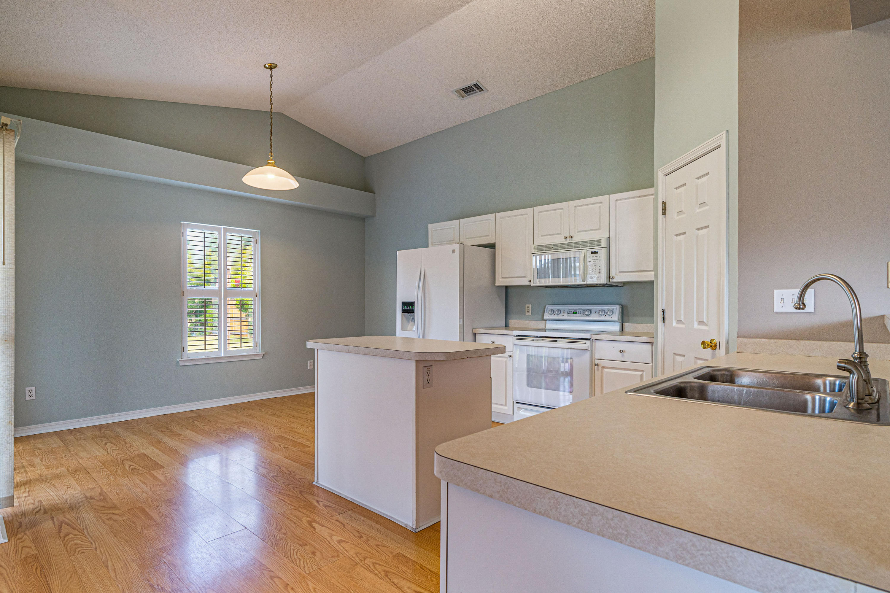 HIDDEN SHORES - Residential