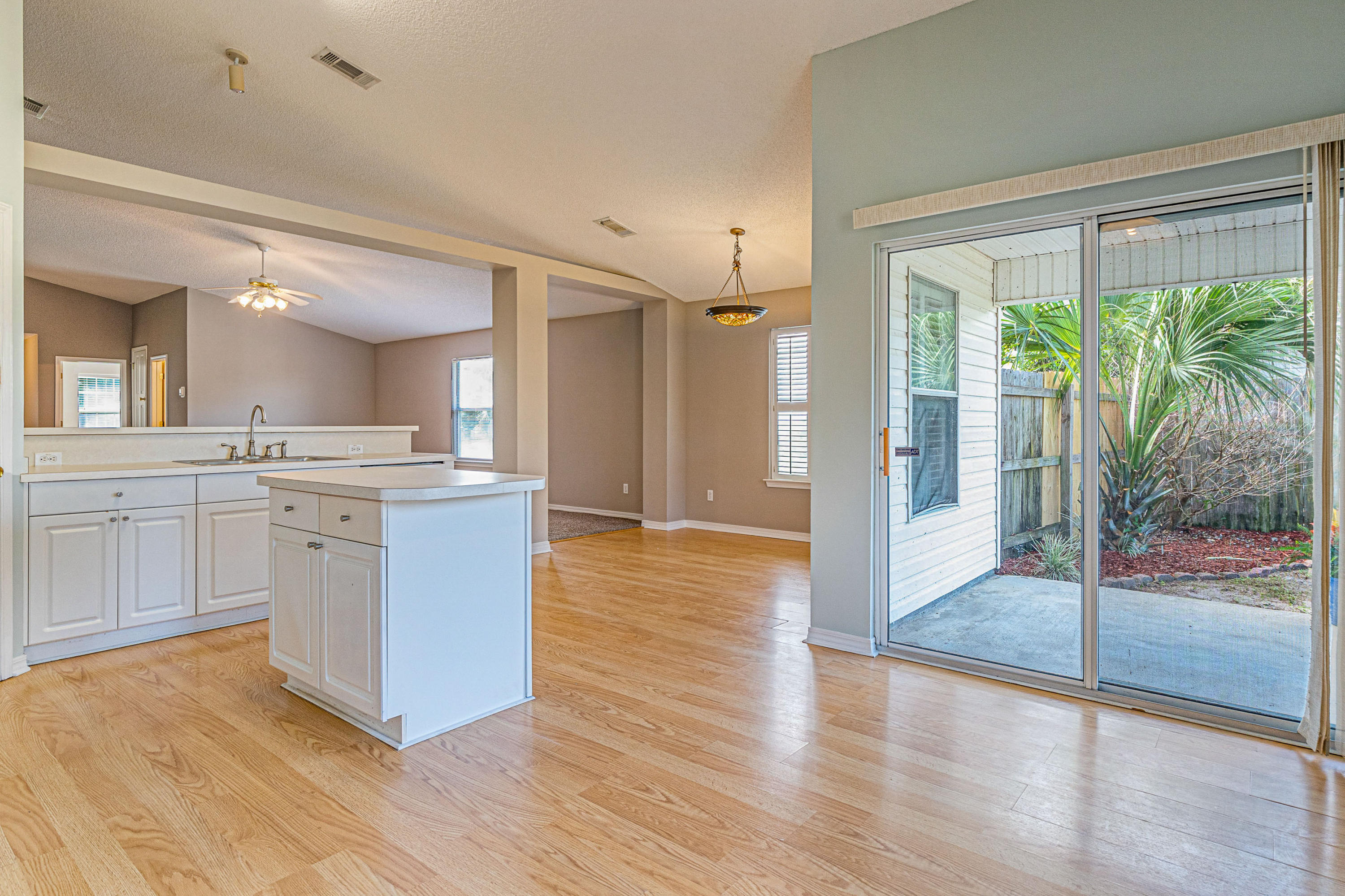 HIDDEN SHORES - Residential