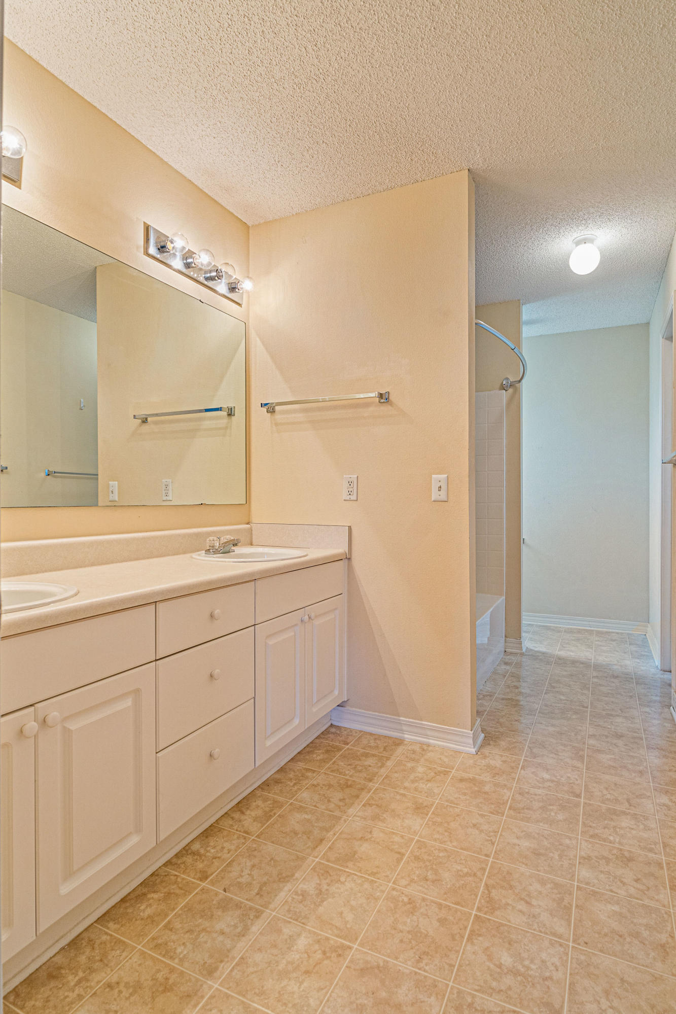 HIDDEN SHORES - Residential