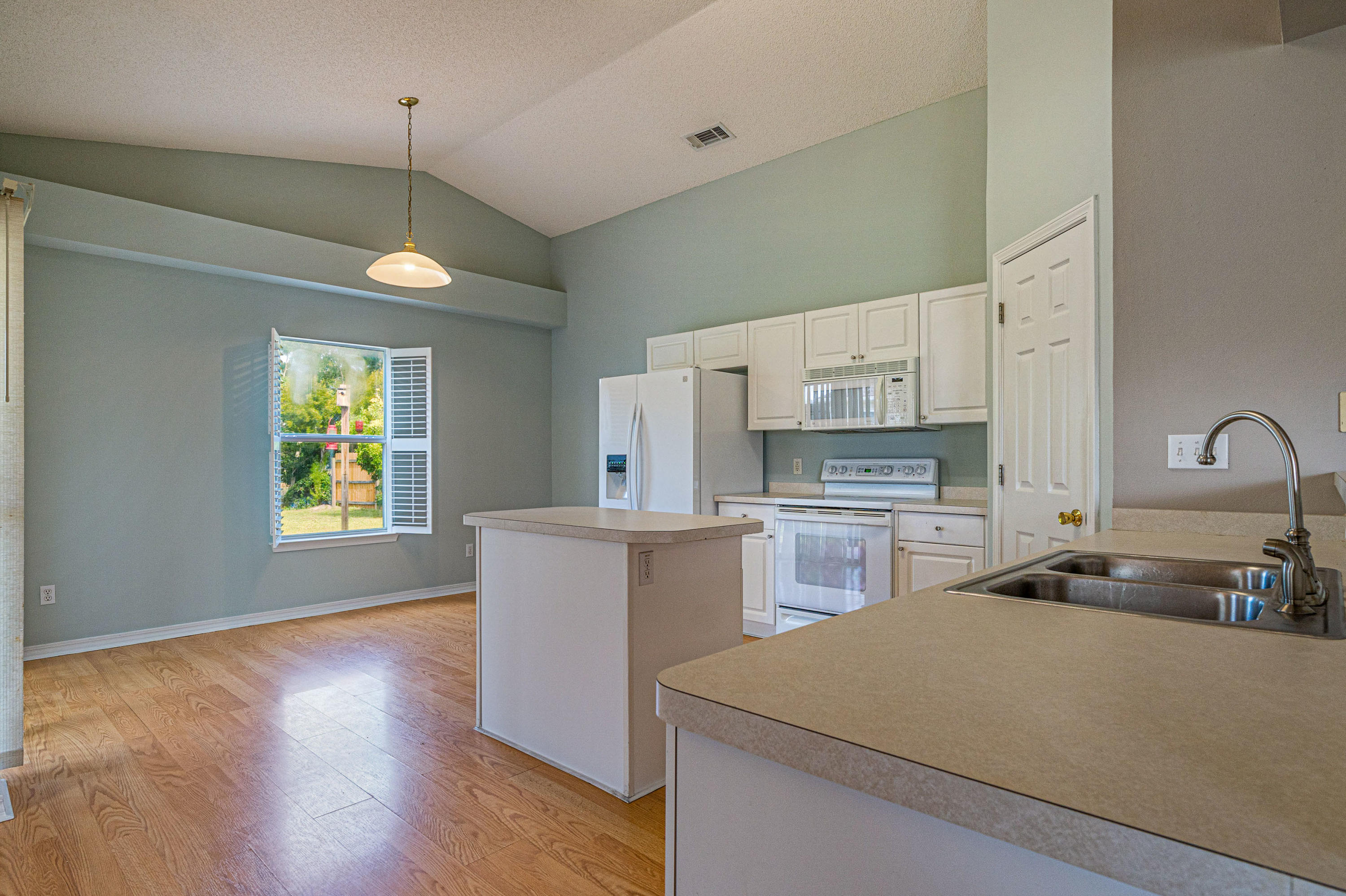 HIDDEN SHORES - Residential