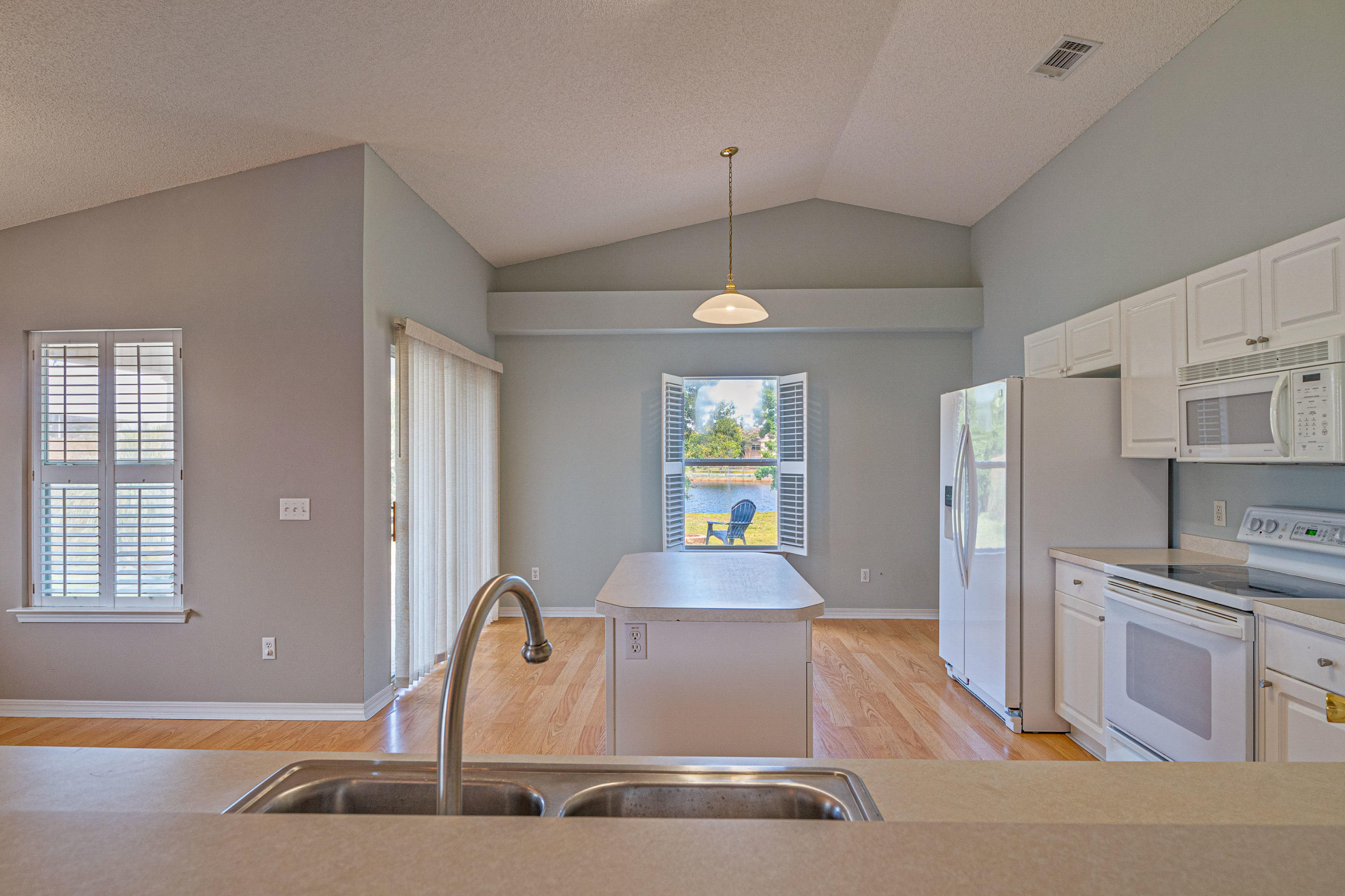 HIDDEN SHORES - Residential