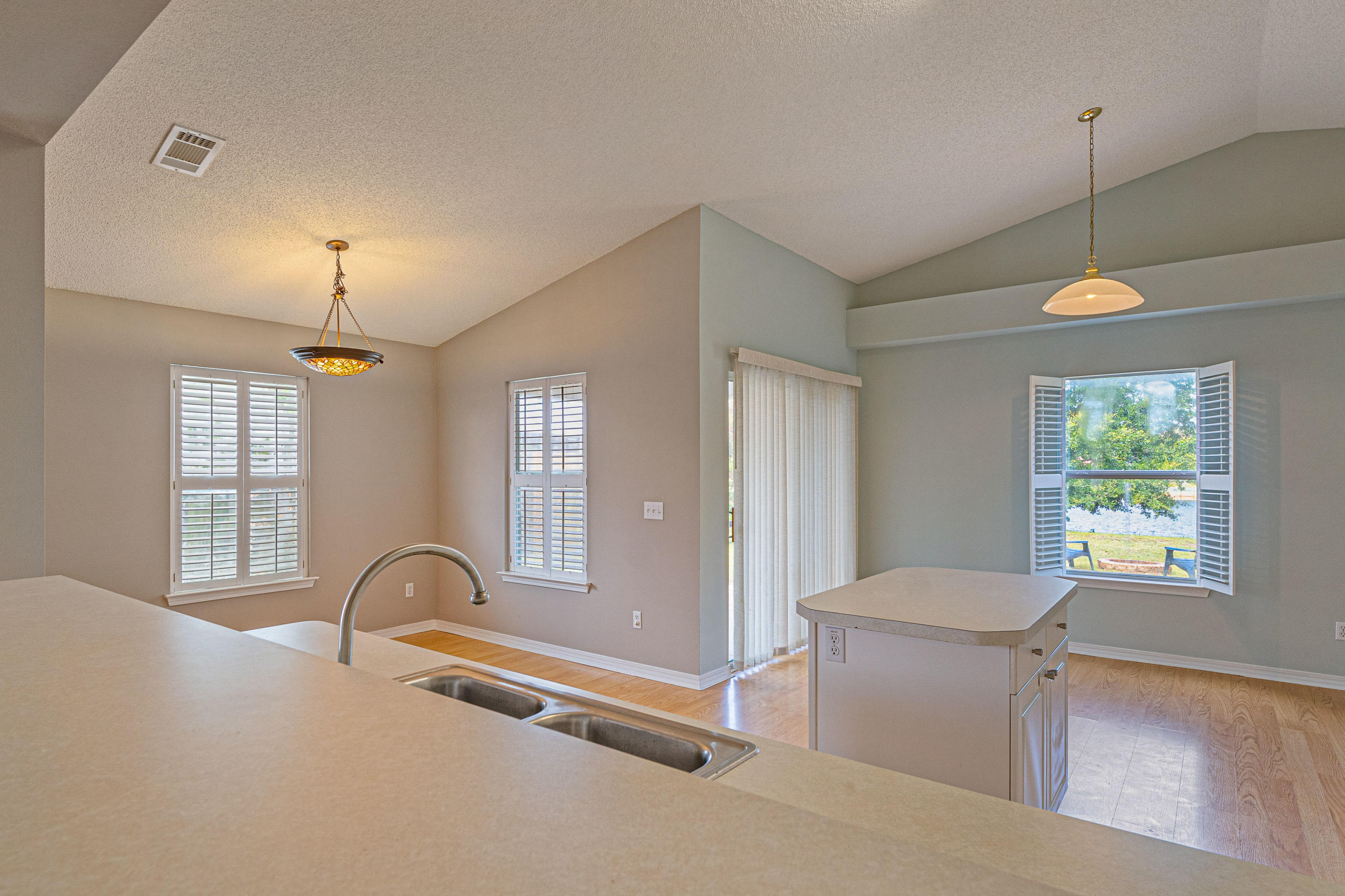 HIDDEN SHORES - Residential