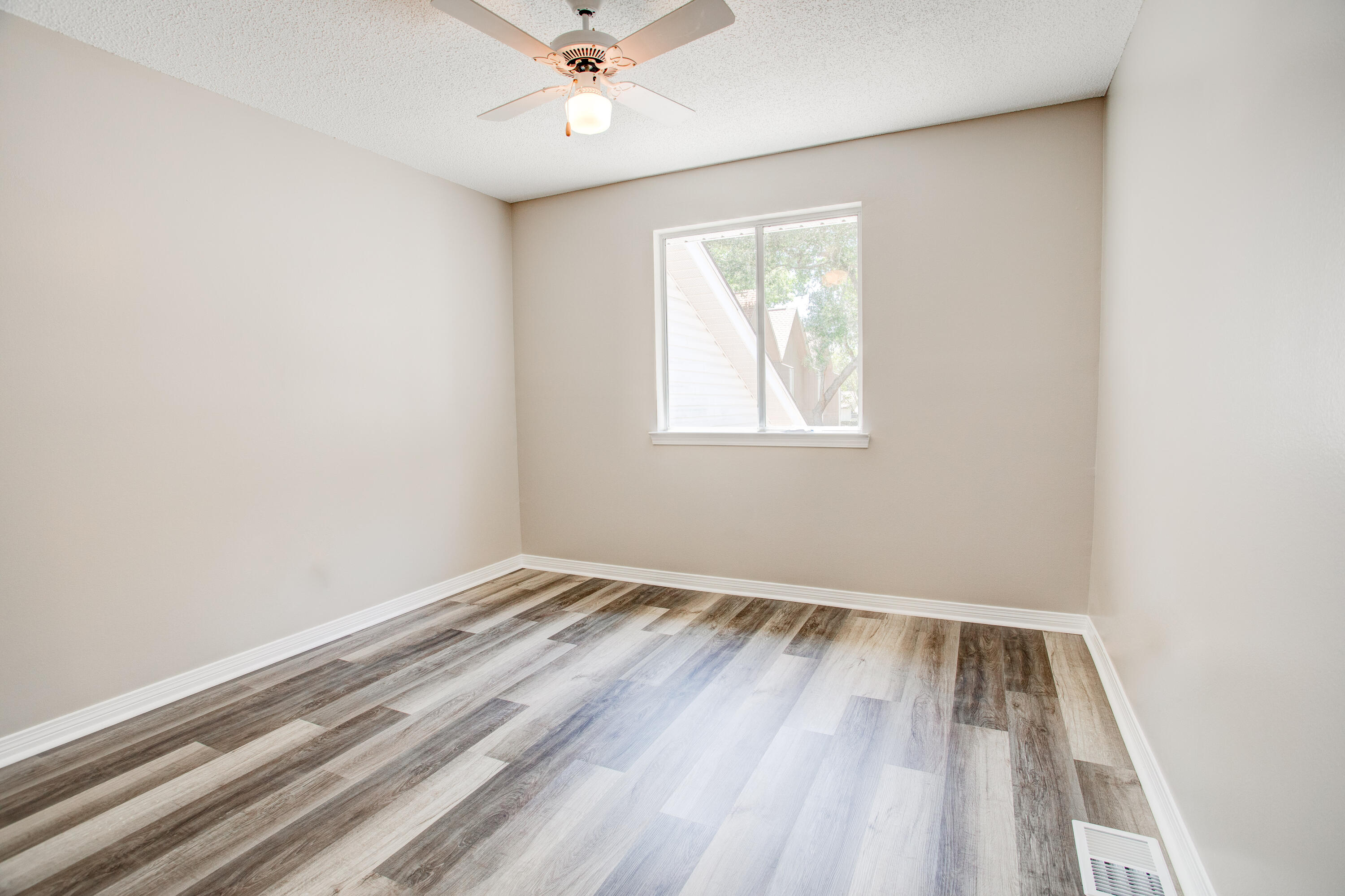 FALCON RIDGE - Residential