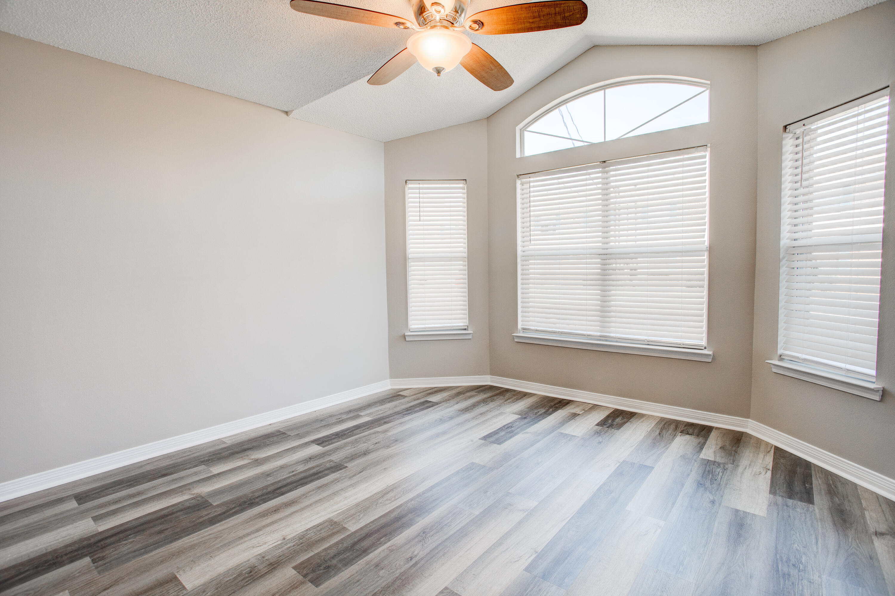 FALCON RIDGE - Residential