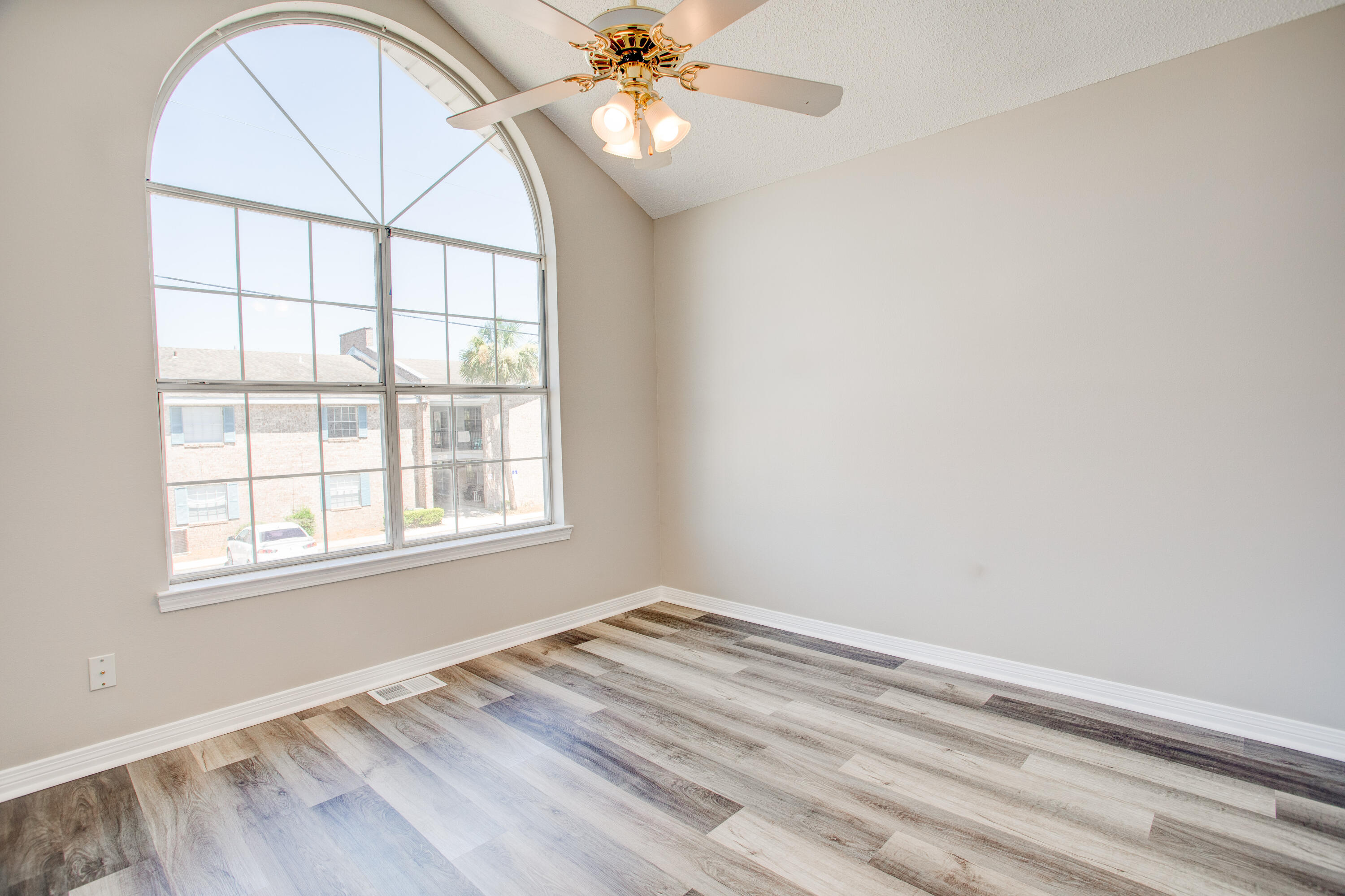 FALCON RIDGE - Residential