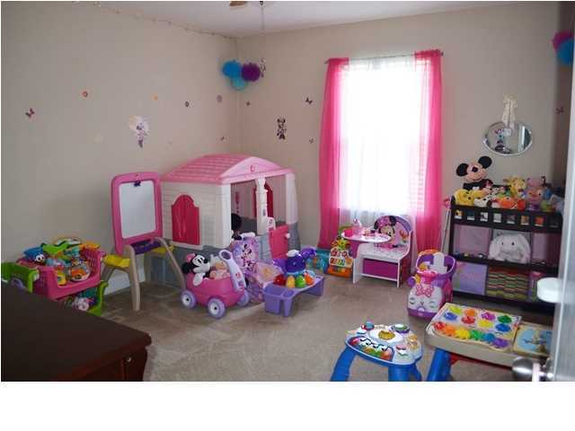 SILVER SPRINGS EST - Residential