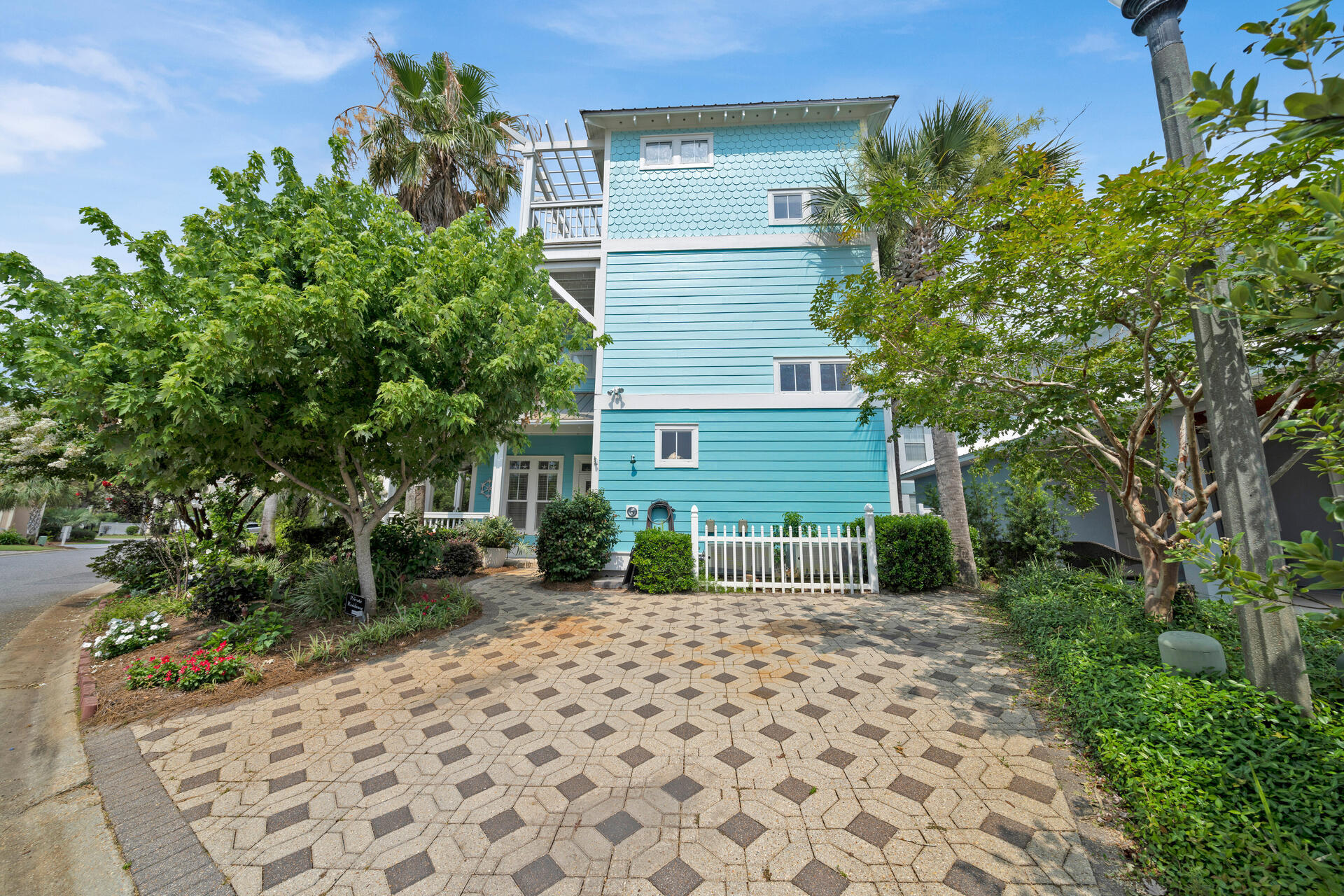 EMERALD WATERS VILLAGE - Residential