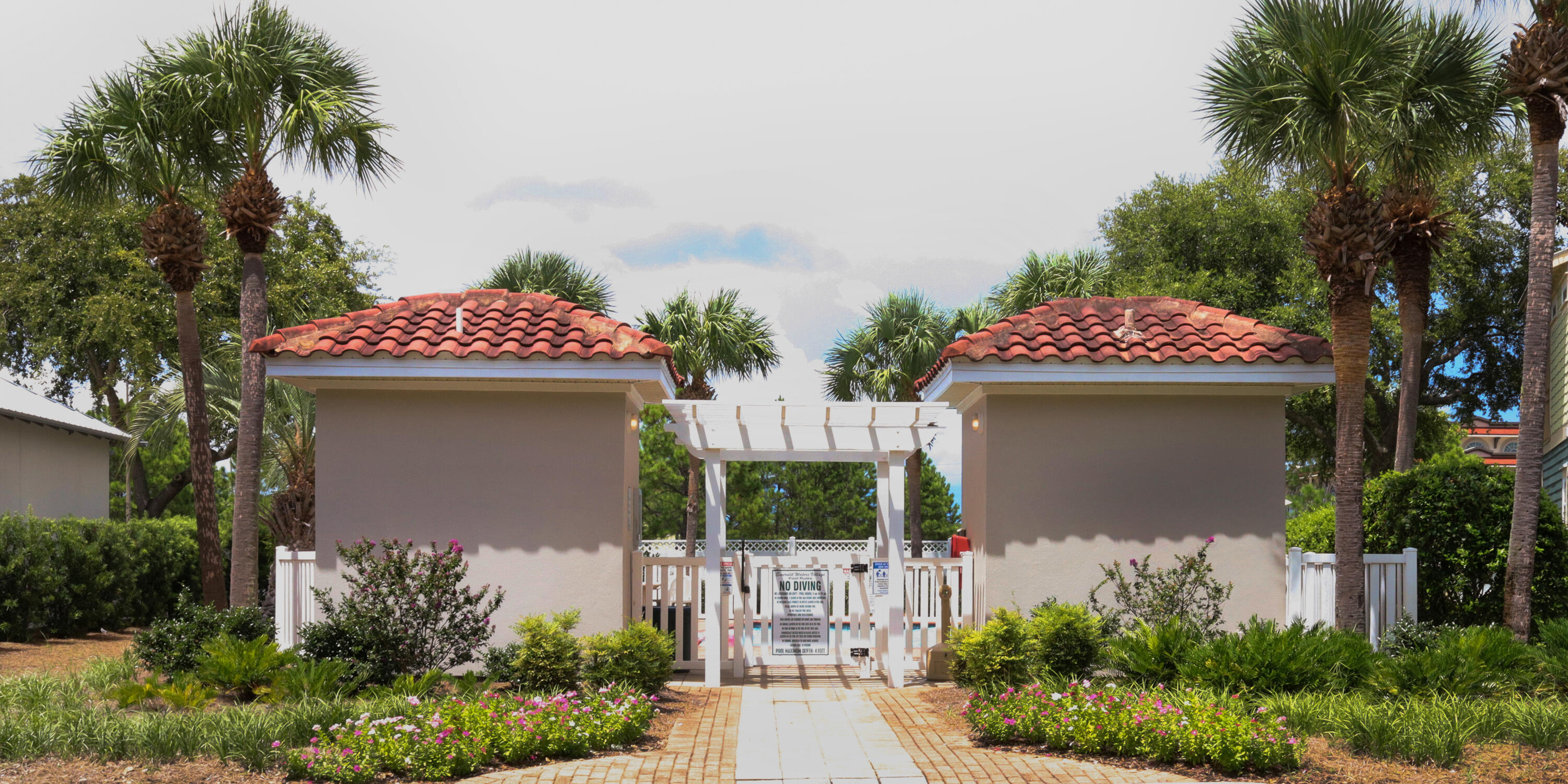 EMERALD WATERS VILLAGE - Residential