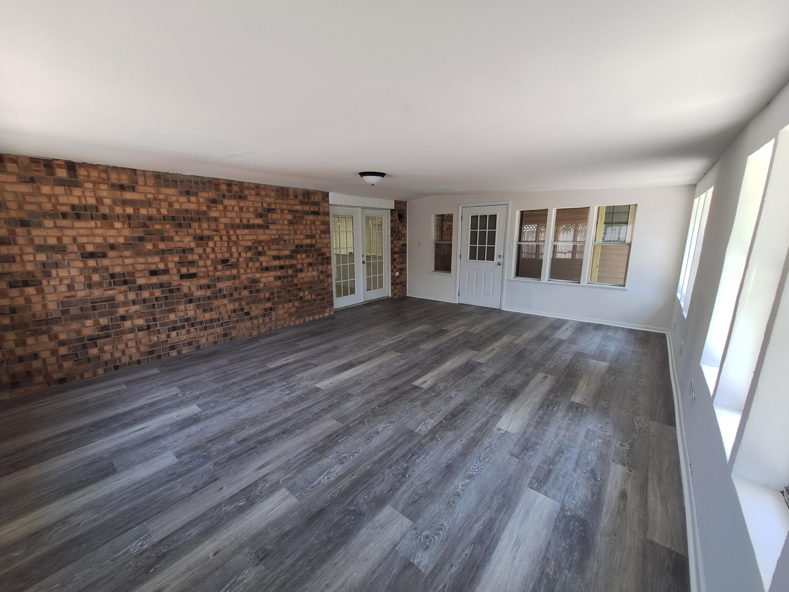 WYNNEHAVEN BCH EST LOT 15 BLK 23 - Residential
