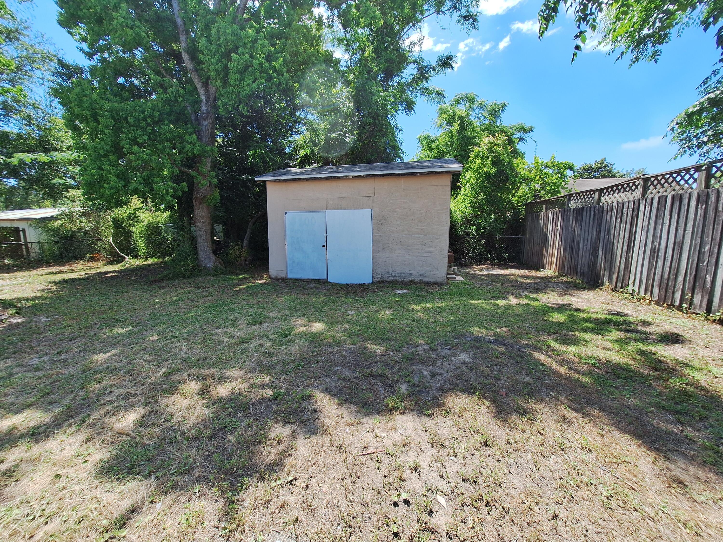 WYNNEHAVEN BCH EST LOT 15 BLK 23 - Residential