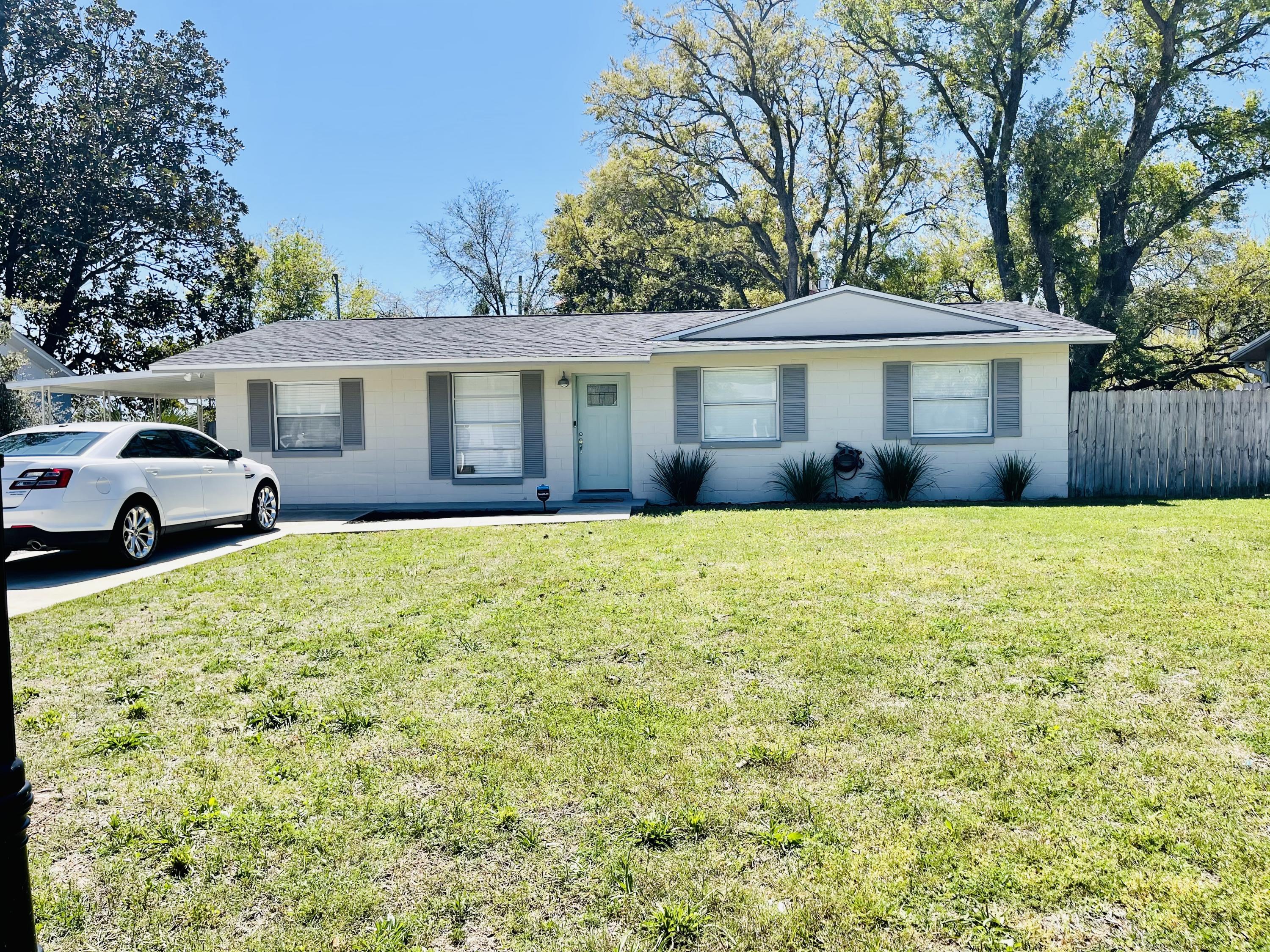 Brand New and ready for you. Everything your family could want and more. Your back yard is big enough for a pool and all of the family activities. If your looking for a primary home or a piece of paradise to get away from those long winters., look no further you have hit jackpot. Call today to schedule your viewing.