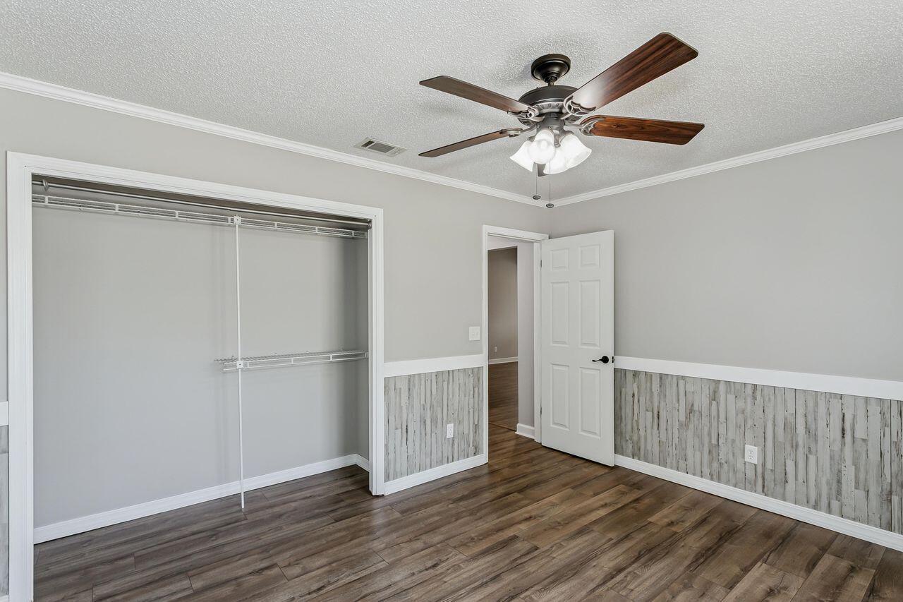 LESLIE MANOR - Residential