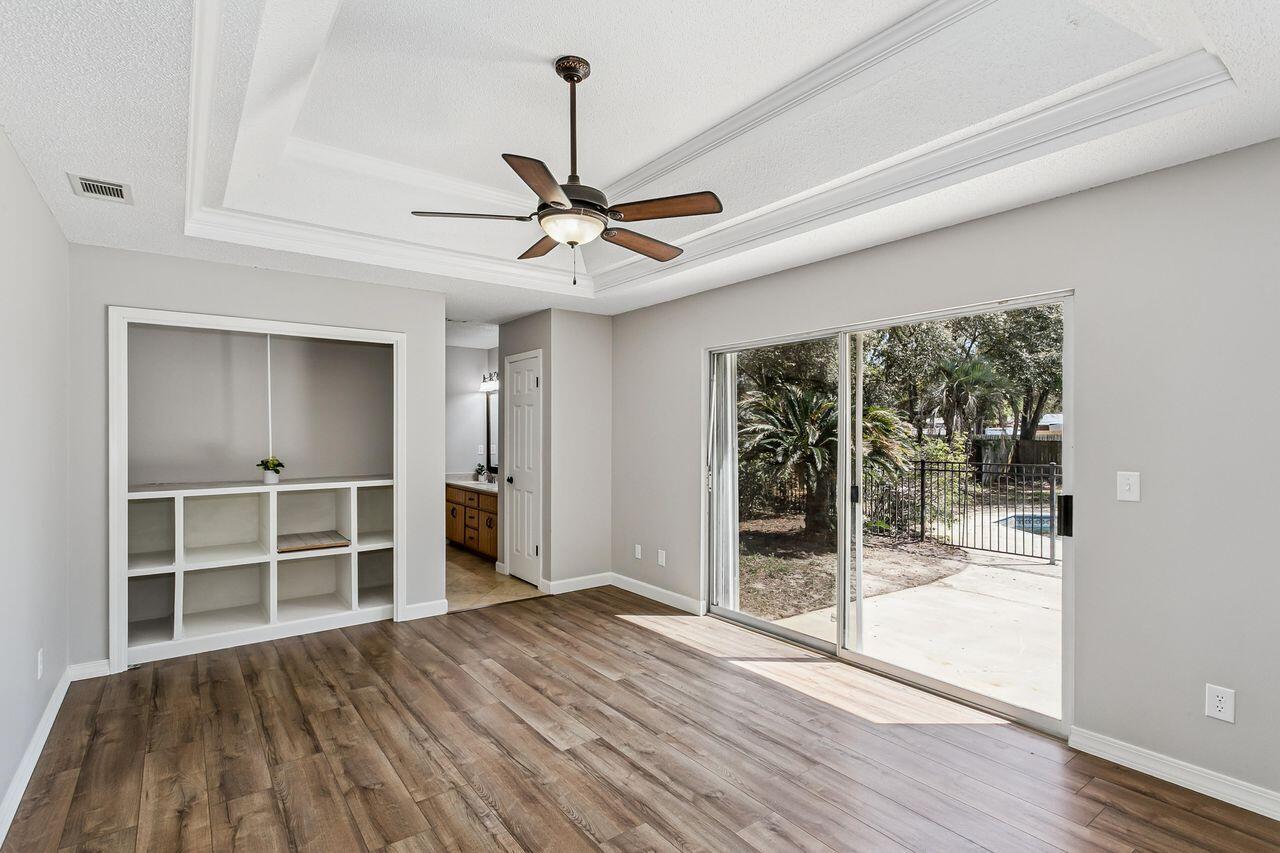 LESLIE MANOR - Residential