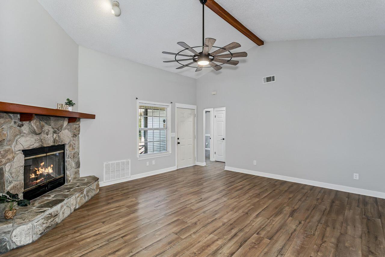 LESLIE MANOR - Residential