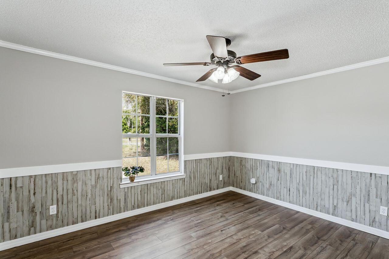 LESLIE MANOR - Residential