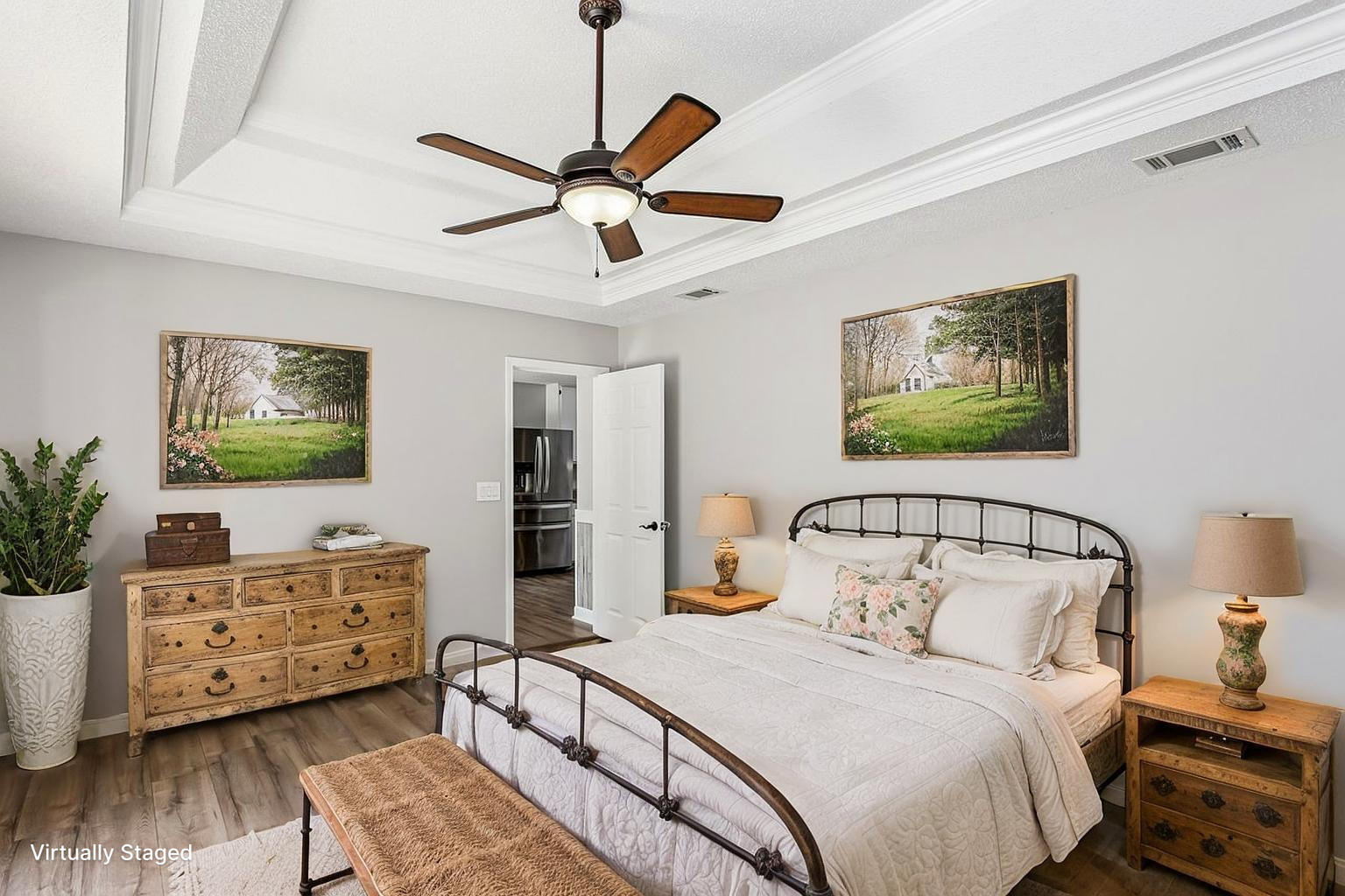 LESLIE MANOR - Residential