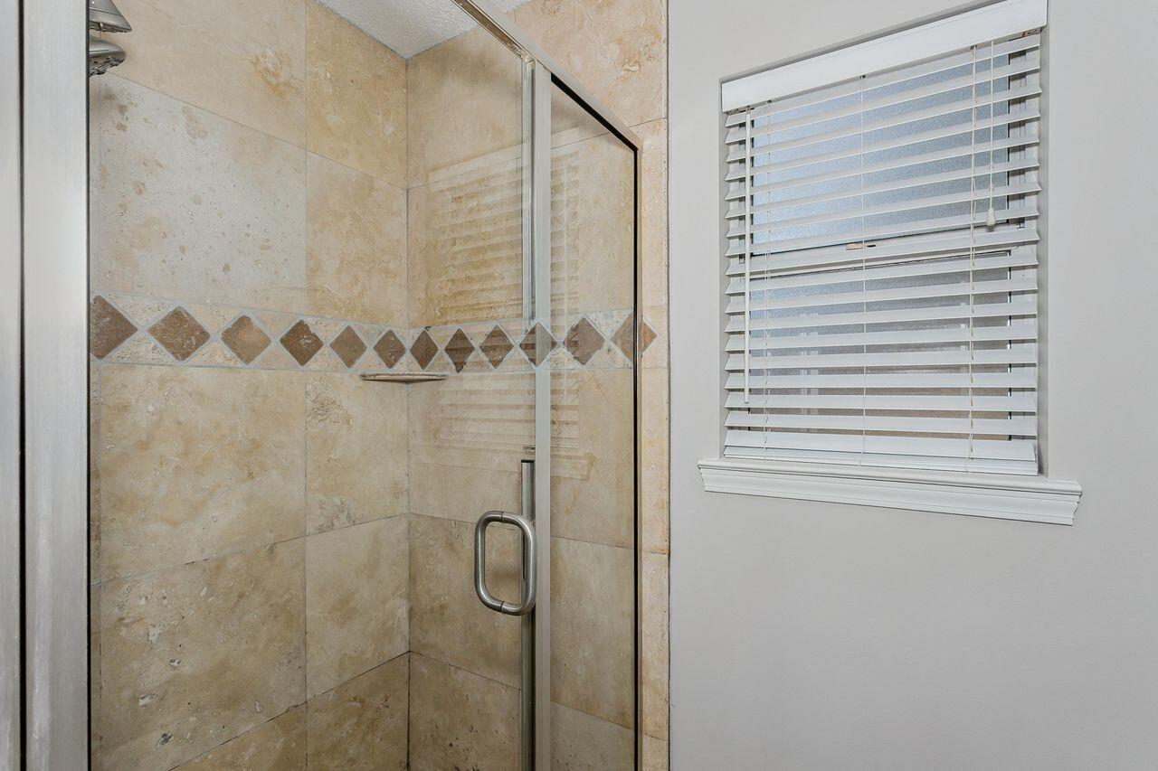 LESLIE MANOR - Residential