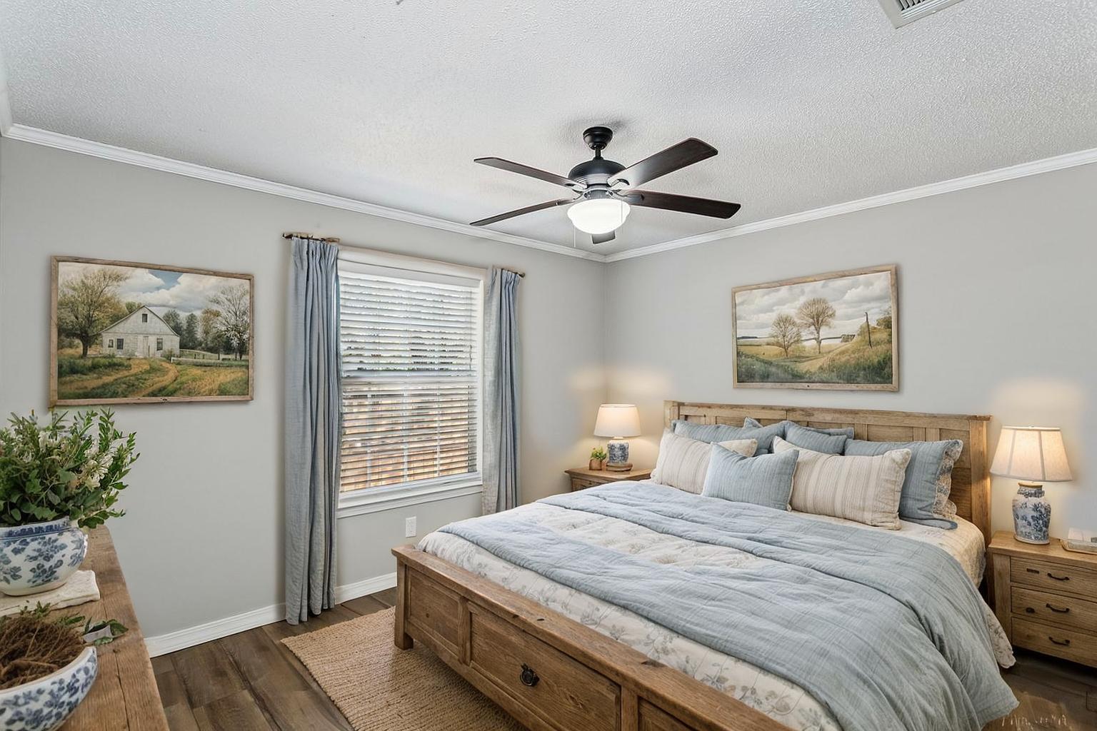 LESLIE MANOR - Residential