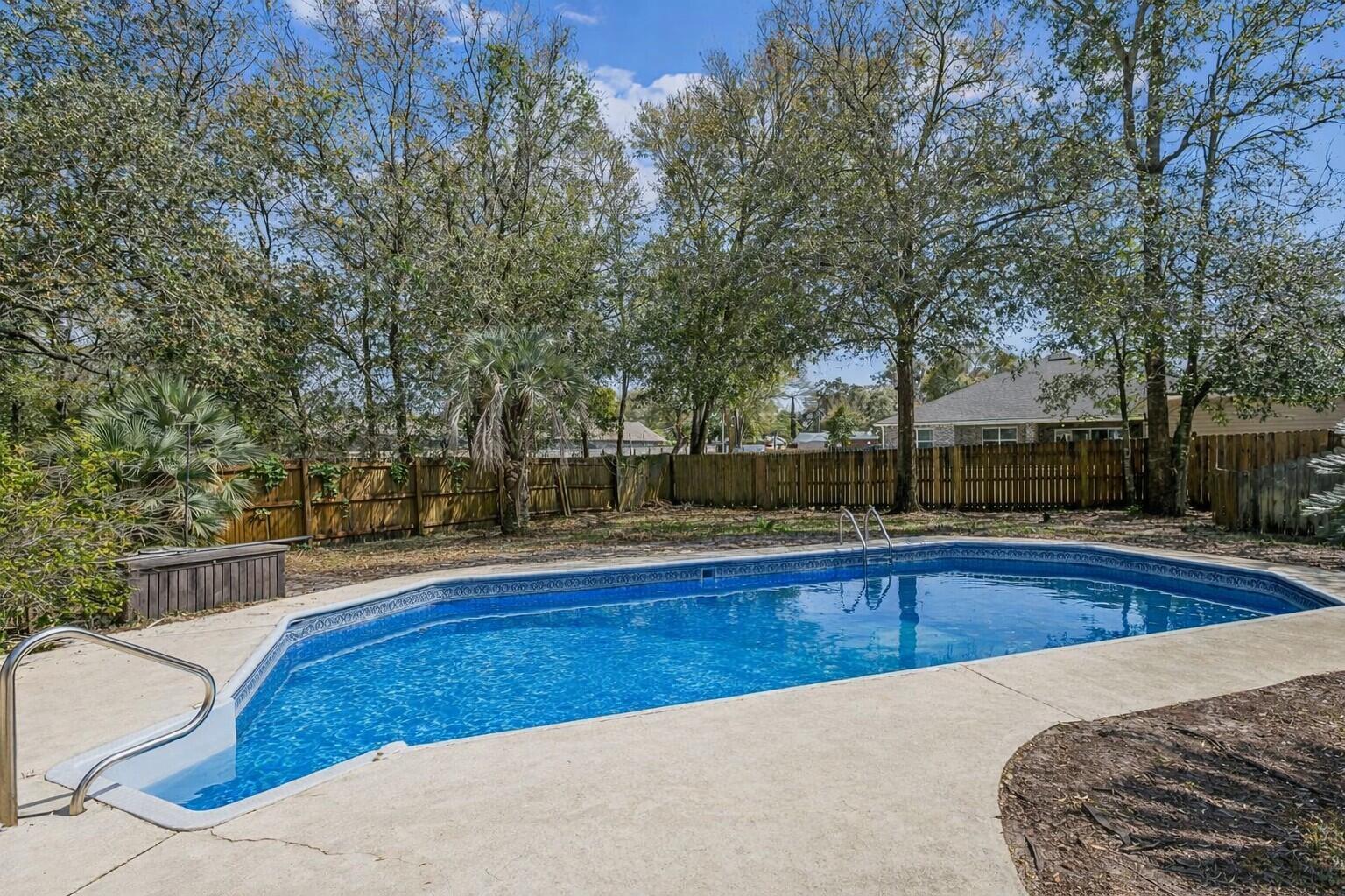 LESLIE MANOR - Residential