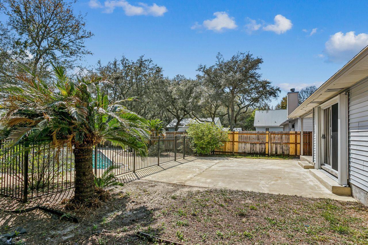 LESLIE MANOR - Residential