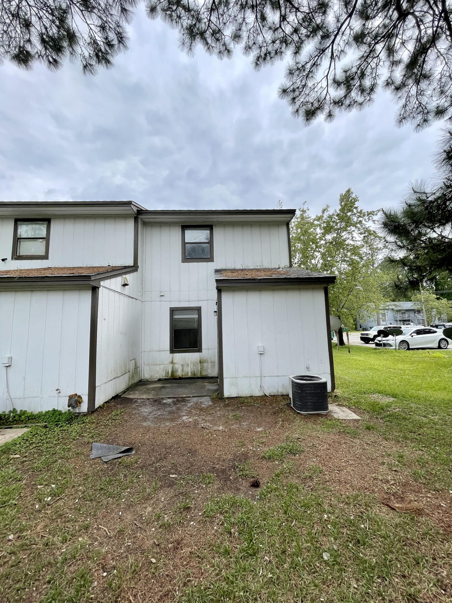 LEESA JENNIFER ACRES - Residential