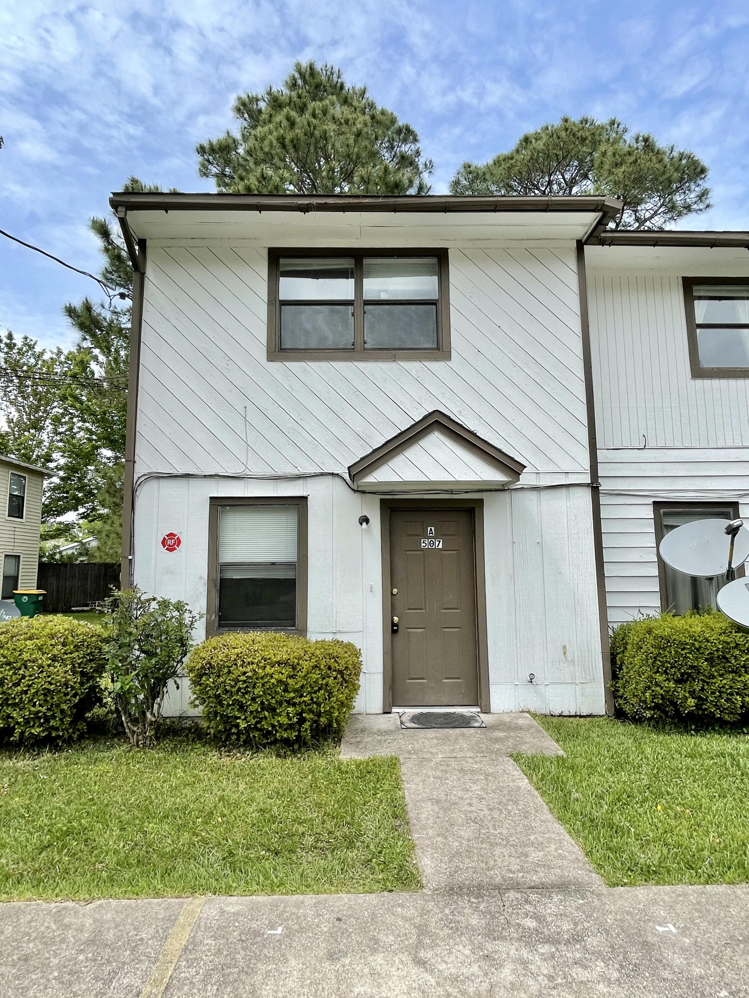 LEESA JENNIFER ACRES - Residential