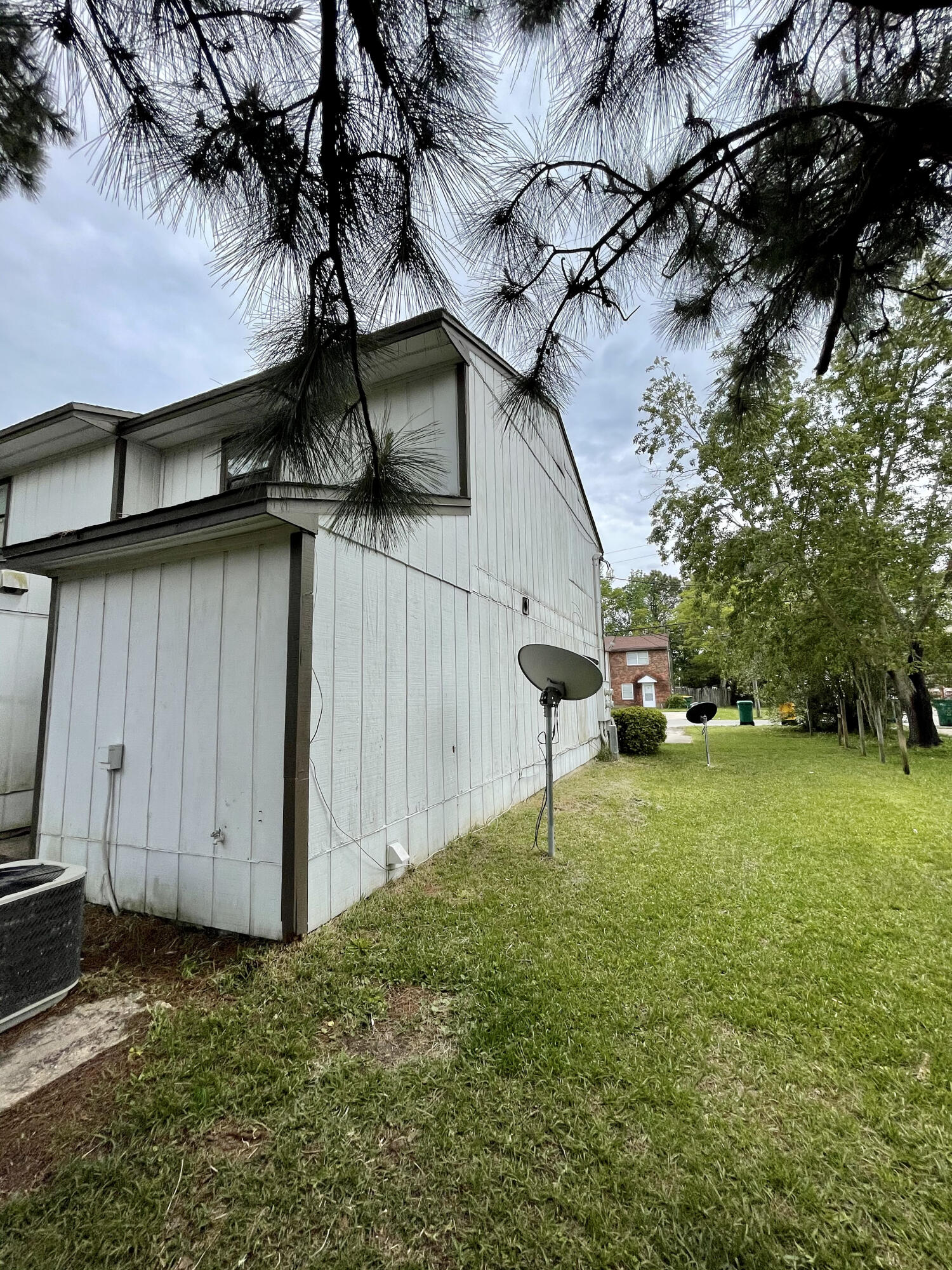 LEESA JENNIFER ACRES - Residential