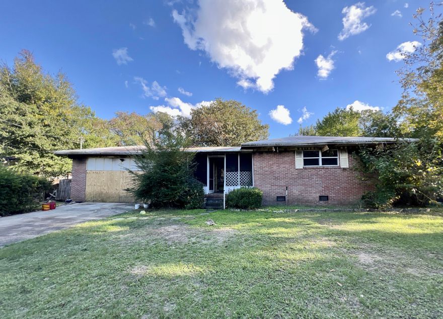 This REO home is located just a few miles from Interstate Access, Shopping, Hospitals and more. Original home was built in 1967 and has 3 bedrooms 2 baths and an attached 2 garage. Home was significantly damaged by fire this year and is selling strictly as is. Due to repairs there is 'NO'interior access allowed and only cash or private loans that require no interior access.