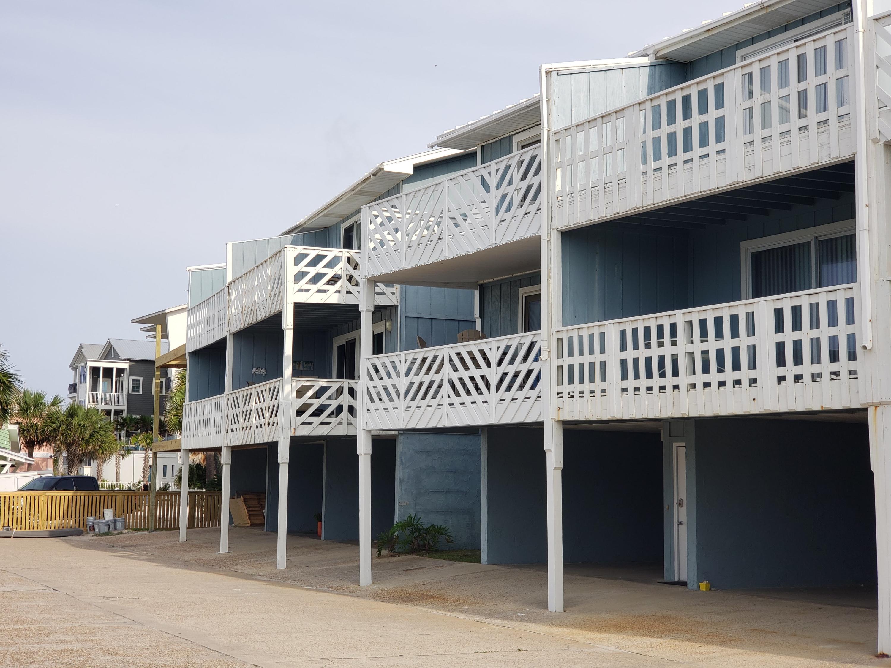 SHORELINE TOWNHOUSE - Residential