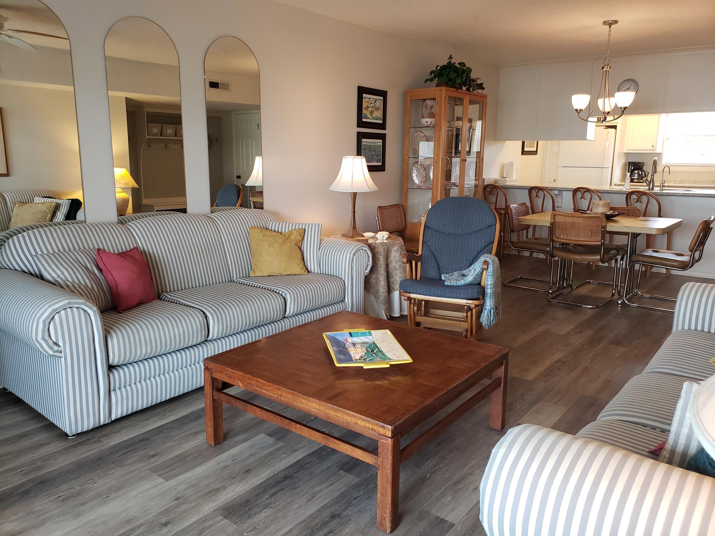 SHORELINE TOWNHOUSE - Residential