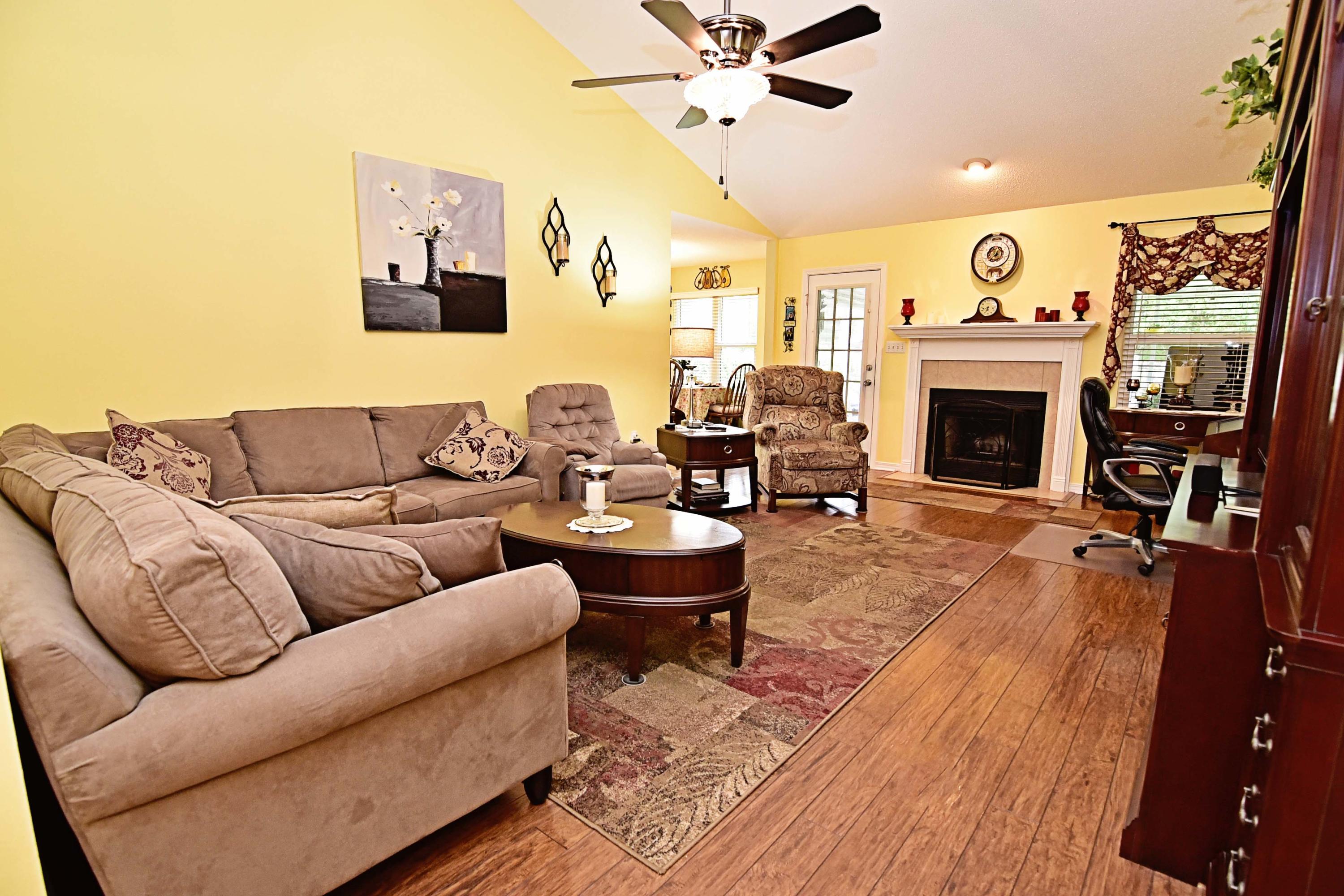 SE COR OF NE1/4 N180.23 FT TO ROW W65.06 FT S180.20 FT E65.16 FT TO POB - Residential