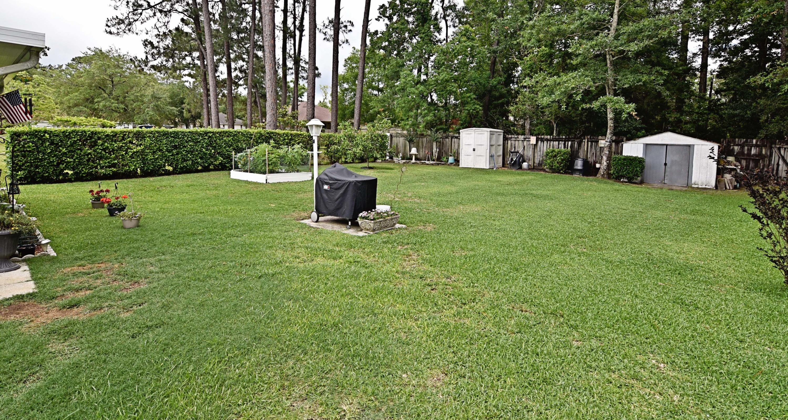 SE COR OF NE1/4 N180.23 FT TO ROW W65.06 FT S180.20 FT E65.16 FT TO POB - Residential