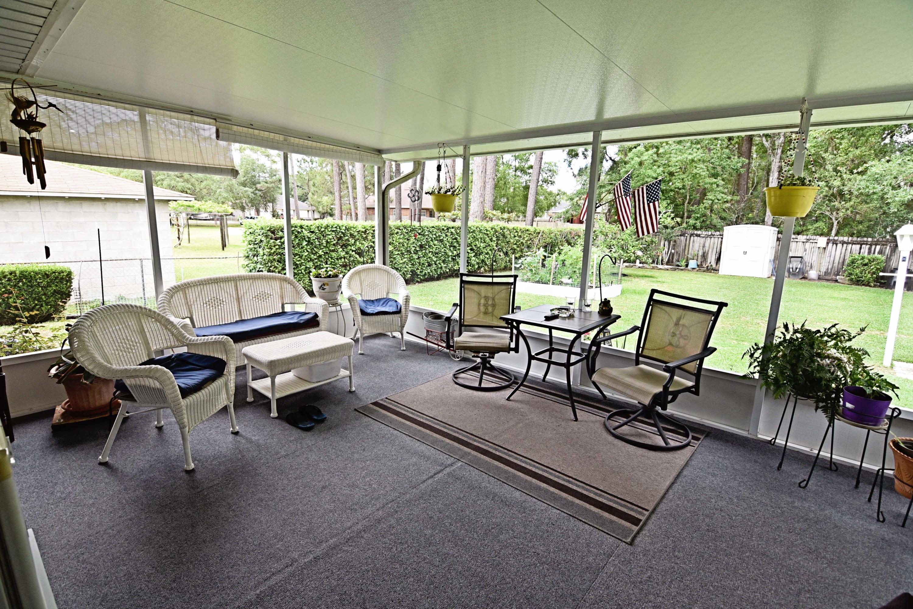 SE COR OF NE1/4 N180.23 FT TO ROW W65.06 FT S180.20 FT E65.16 FT TO POB - Residential