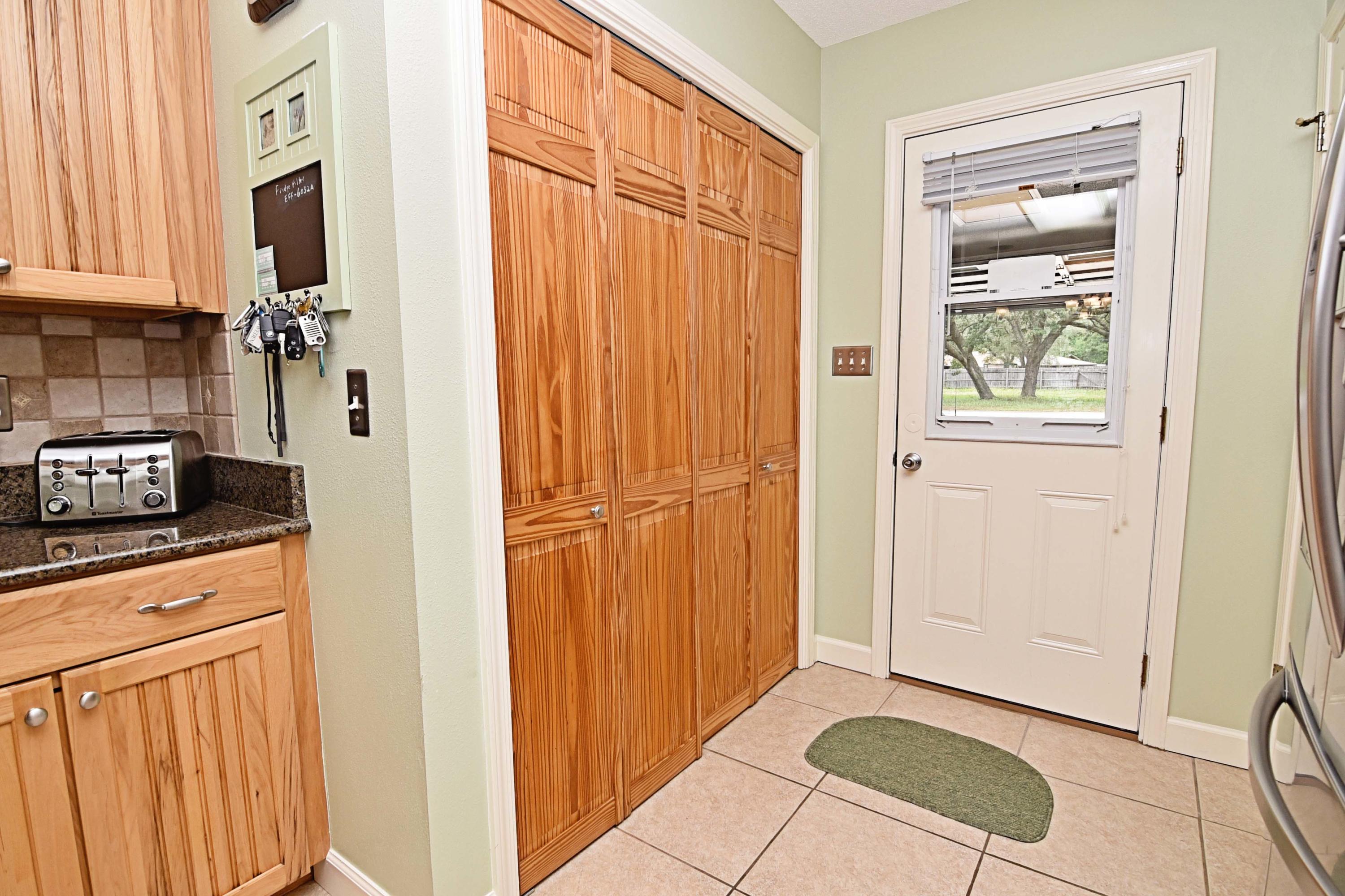 SE COR OF NE1/4 N180.23 FT TO ROW W65.06 FT S180.20 FT E65.16 FT TO POB - Residential