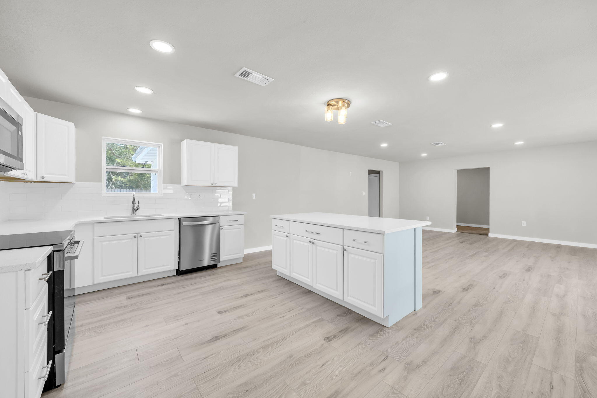 ELLIOTS POINT 10TH ADD ELLIOTTS - Residential