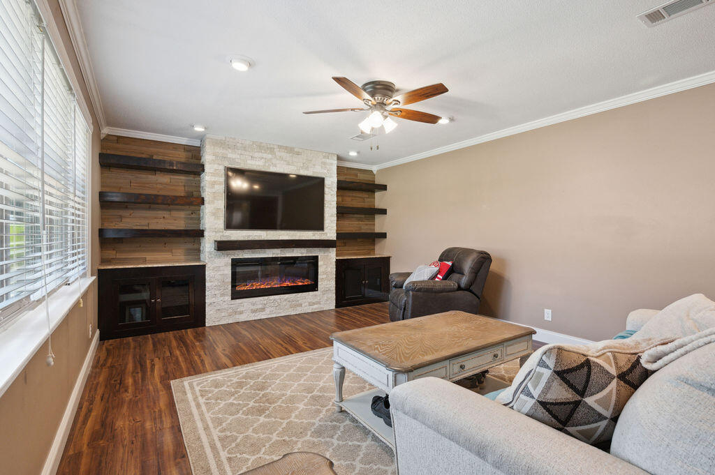 PINE LAKE S/D - Residential