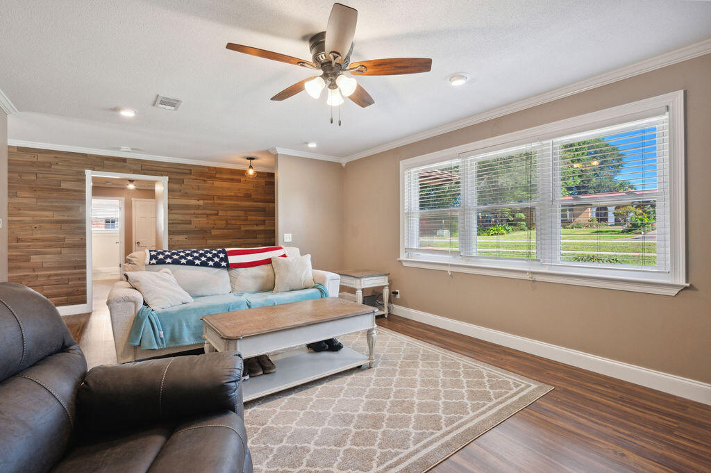 PINE LAKE S/D - Residential