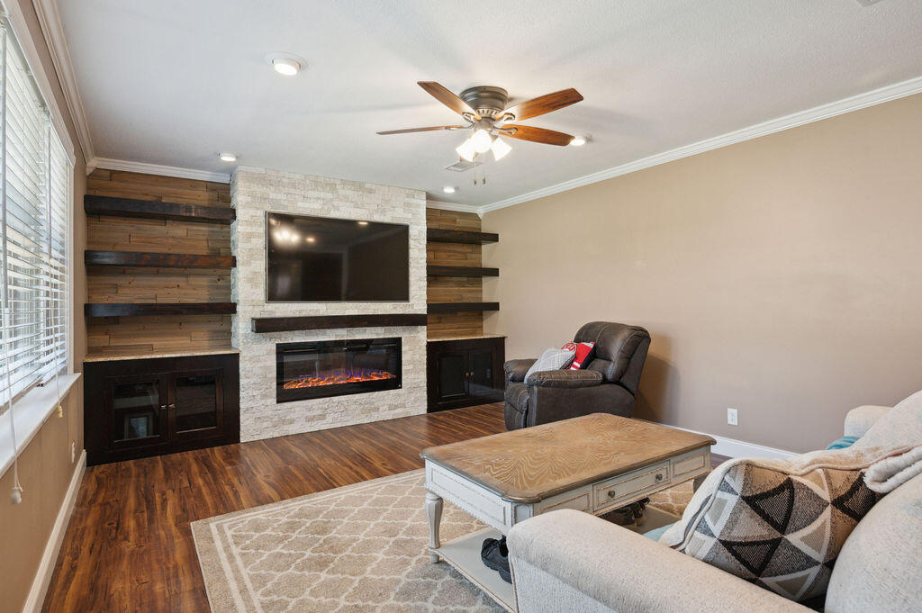 PINE LAKE S/D - Residential