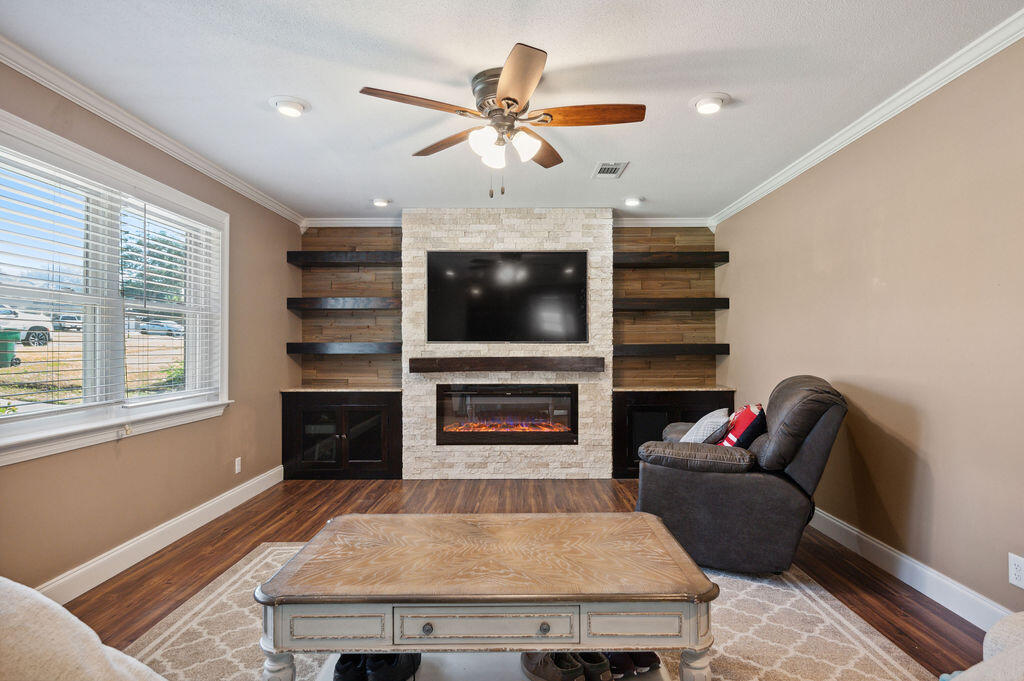 PINE LAKE S/D - Residential