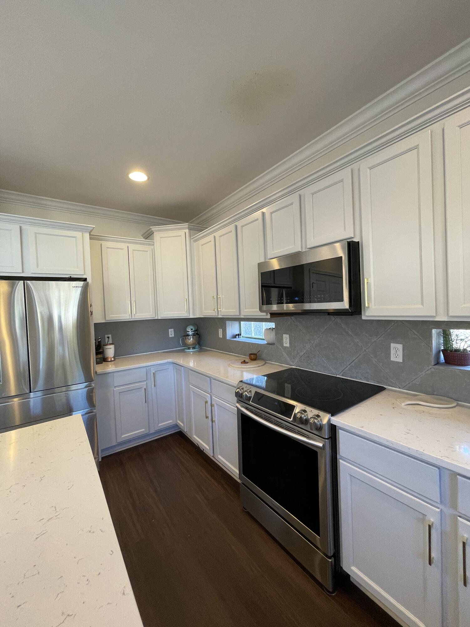 NEW MARY ESTHER (242300.10) - Residential Lease