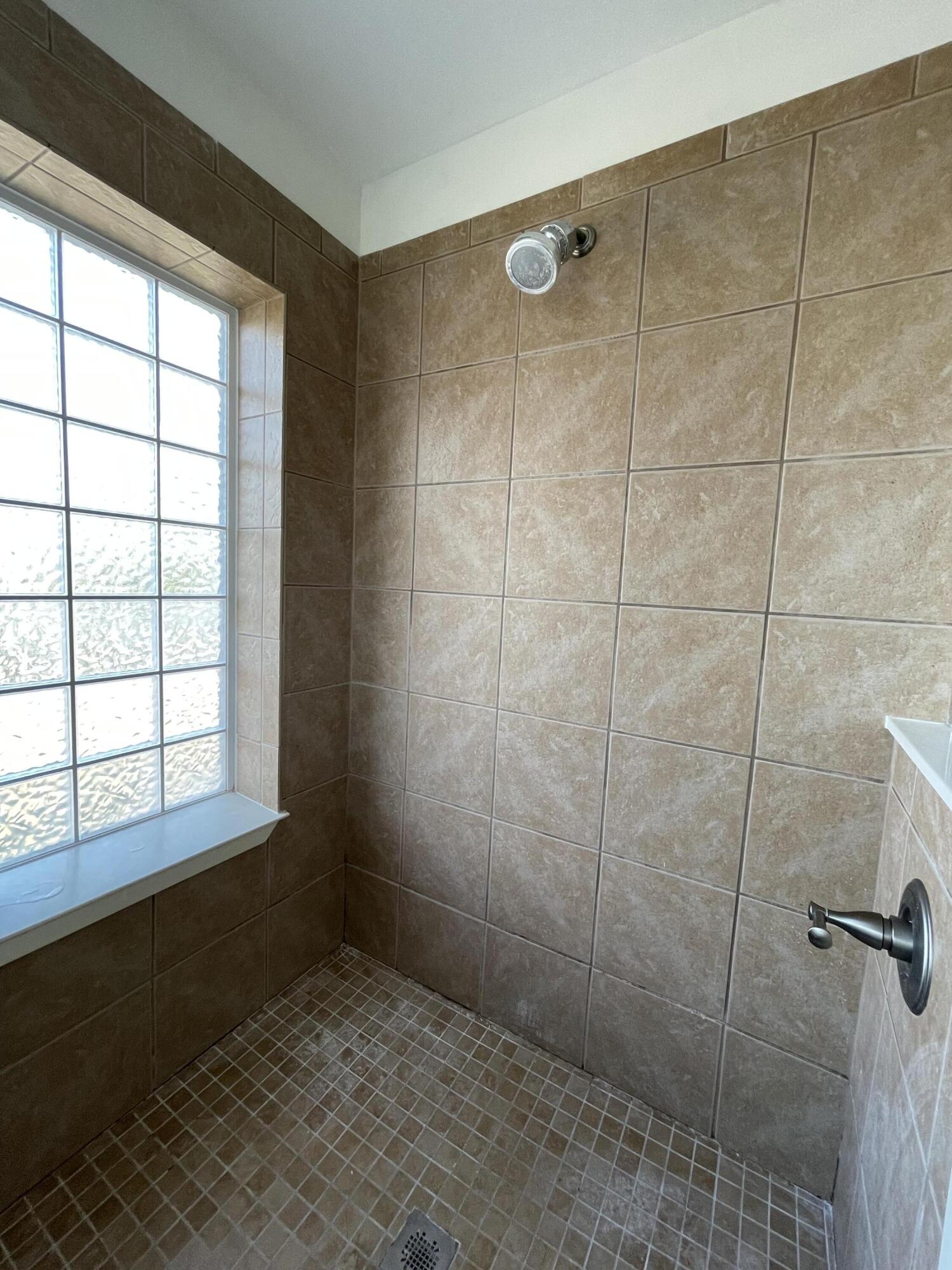 NEW MARY ESTHER (242300.10) - Residential Lease