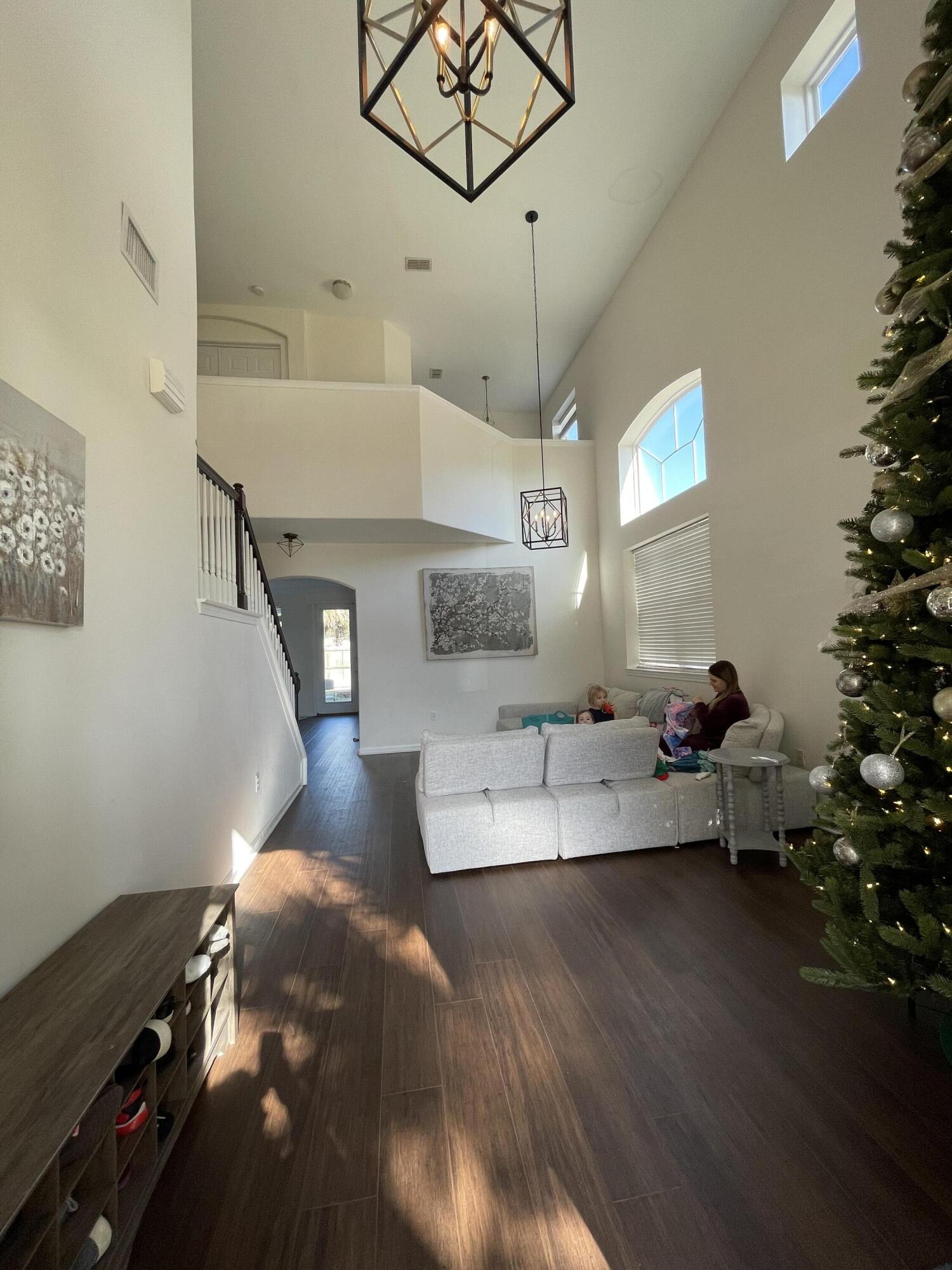 NEW MARY ESTHER (242300.10) - Residential Lease