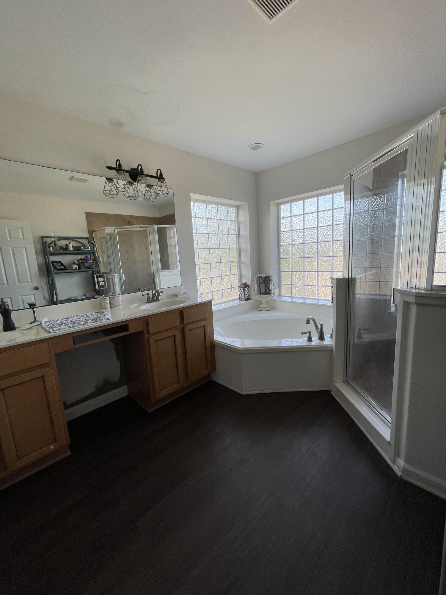 NEW MARY ESTHER (242300.10) - Residential Lease