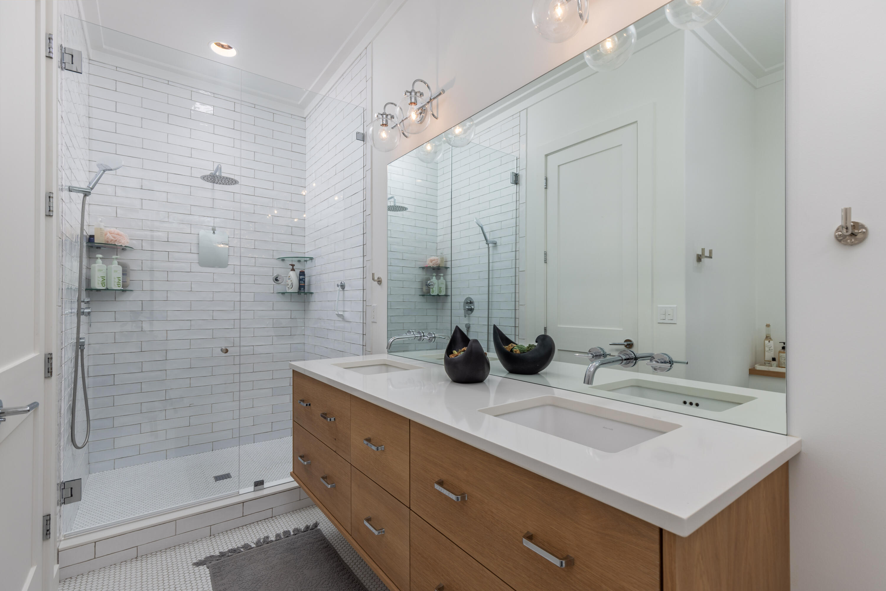 EXCLUSIVE BEACH - Residential