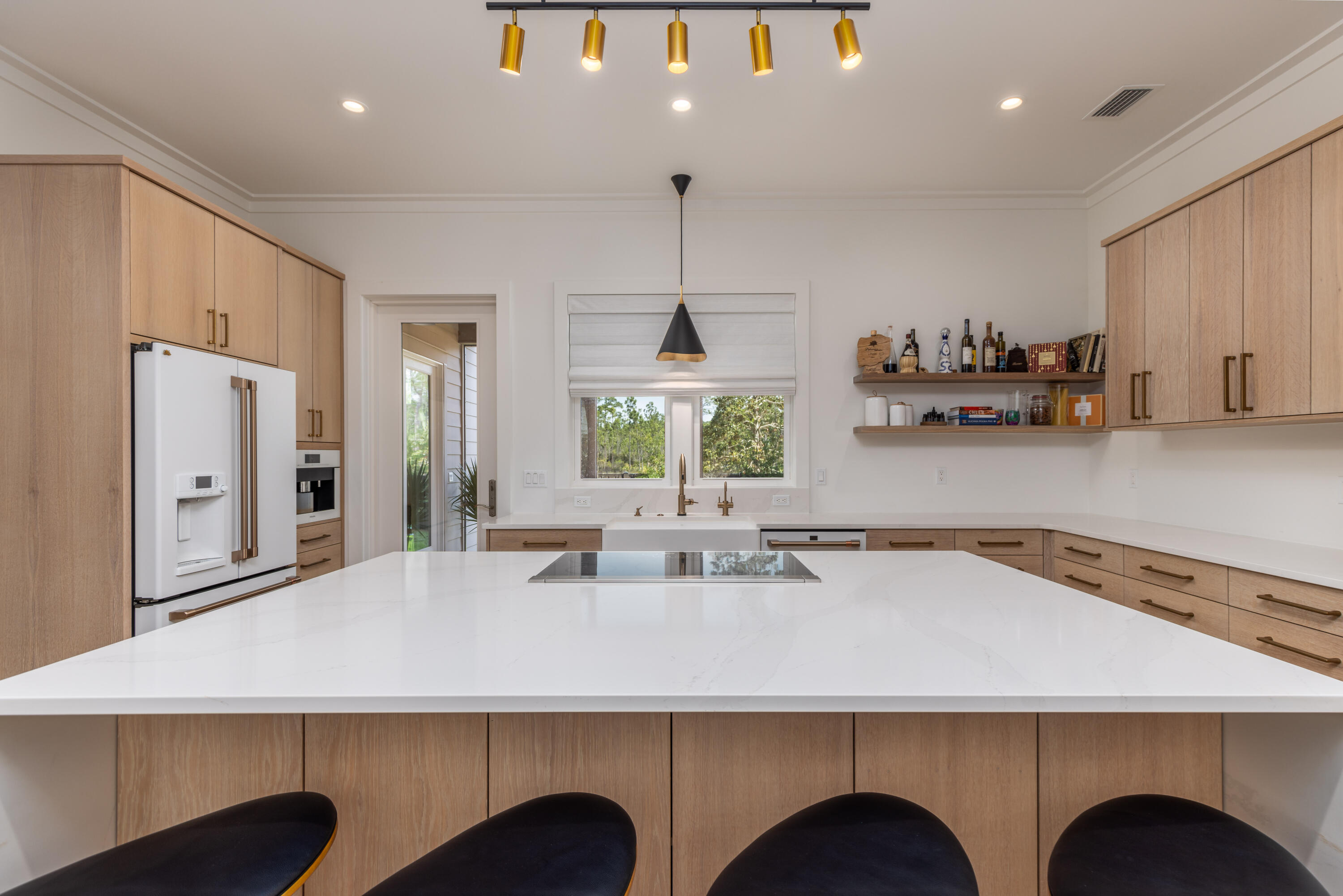 EXCLUSIVE BEACH - Residential