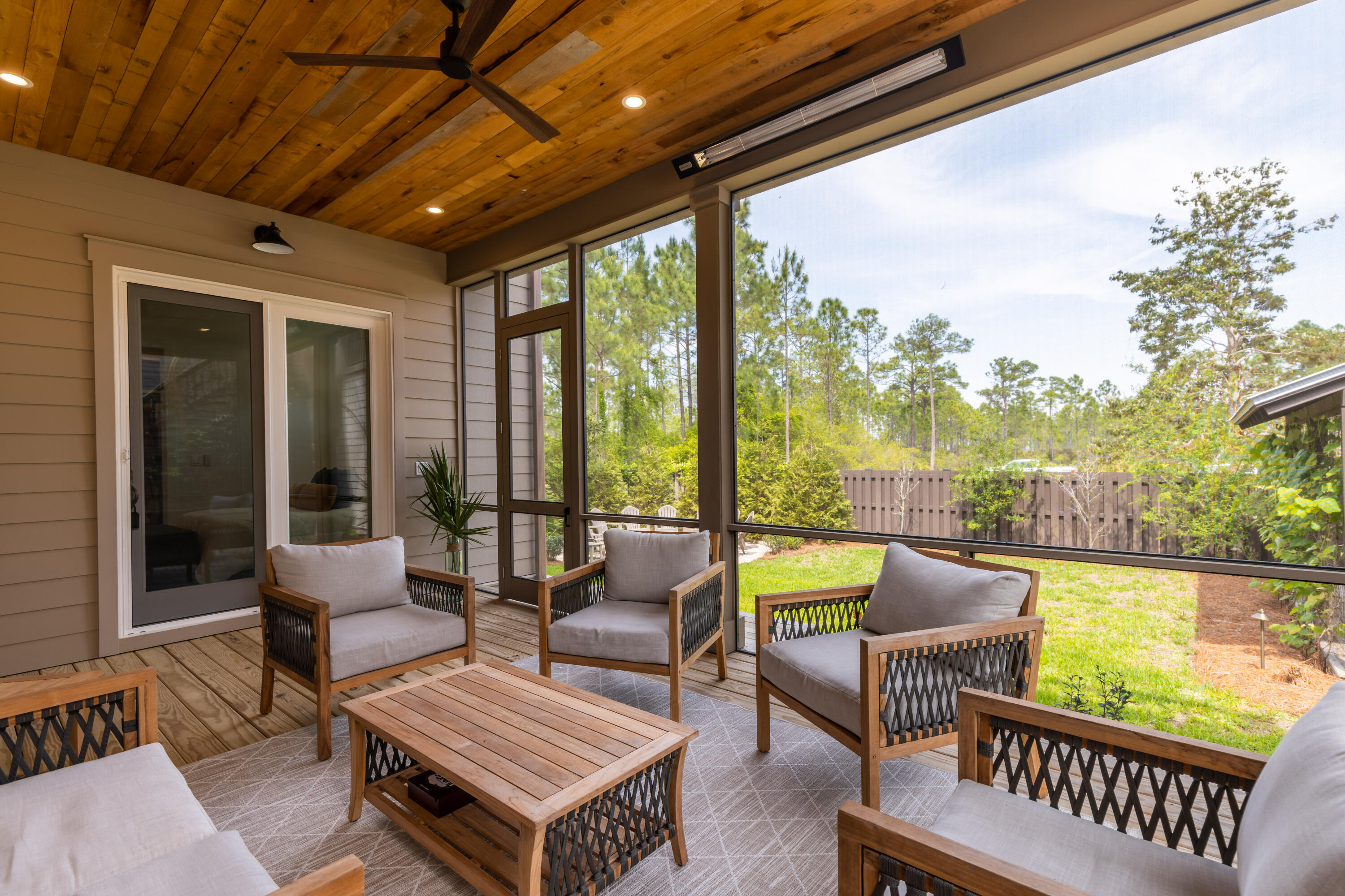 EXCLUSIVE BEACH - Residential