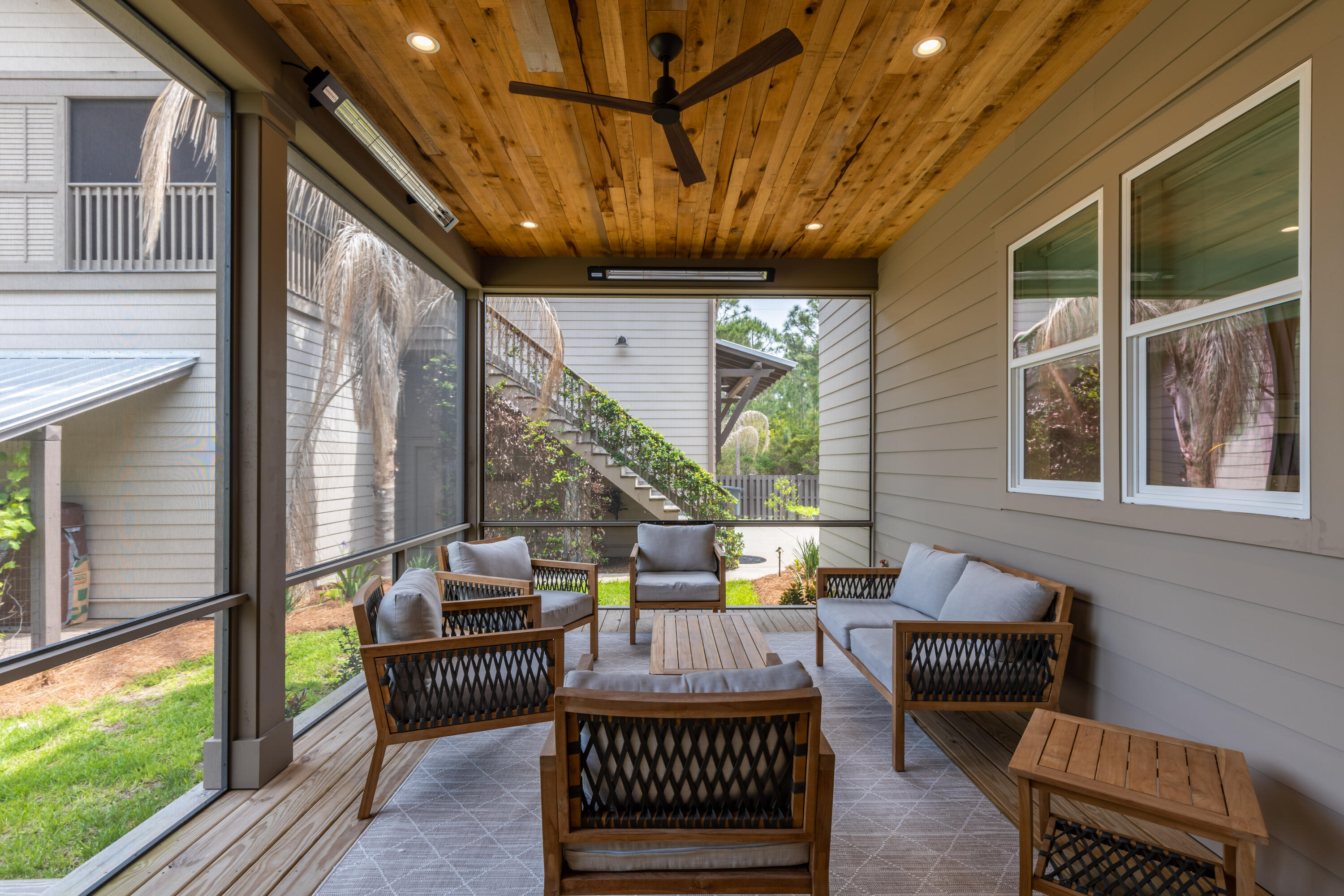 EXCLUSIVE BEACH - Residential