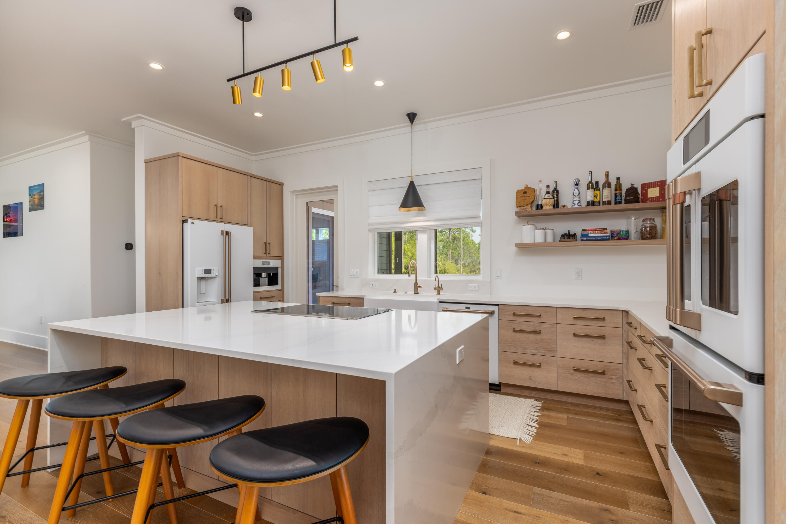 EXCLUSIVE BEACH - Residential