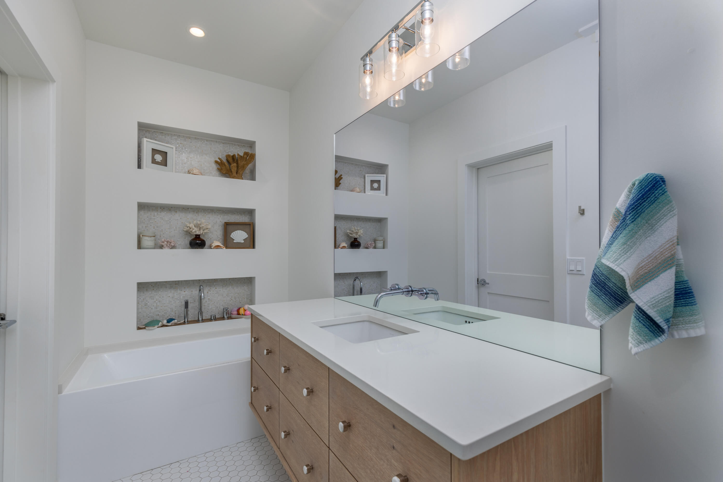 EXCLUSIVE BEACH - Residential