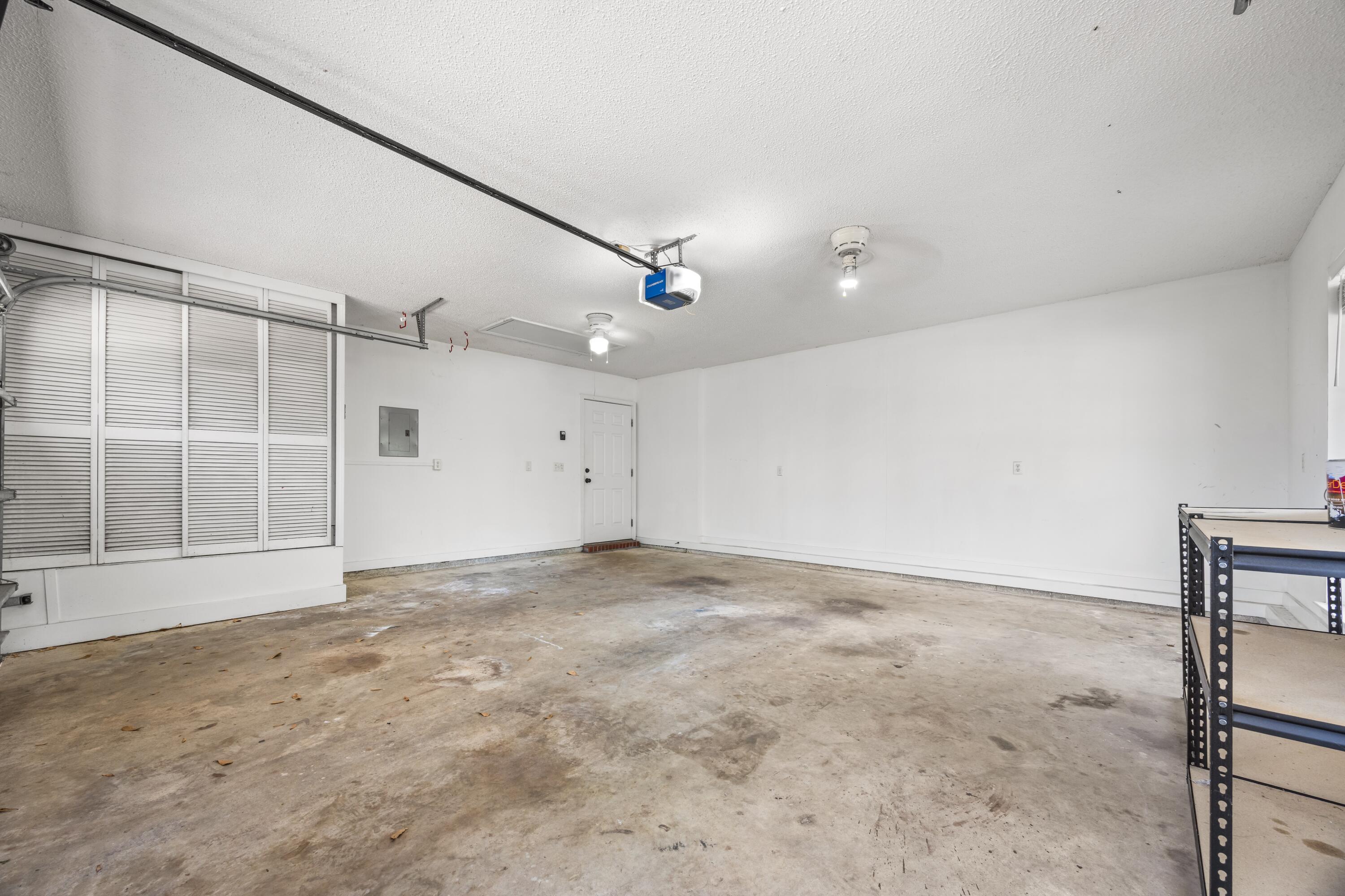 COUNTRY CLUB ESTATES 1 OF CRESTVIEW - Residential